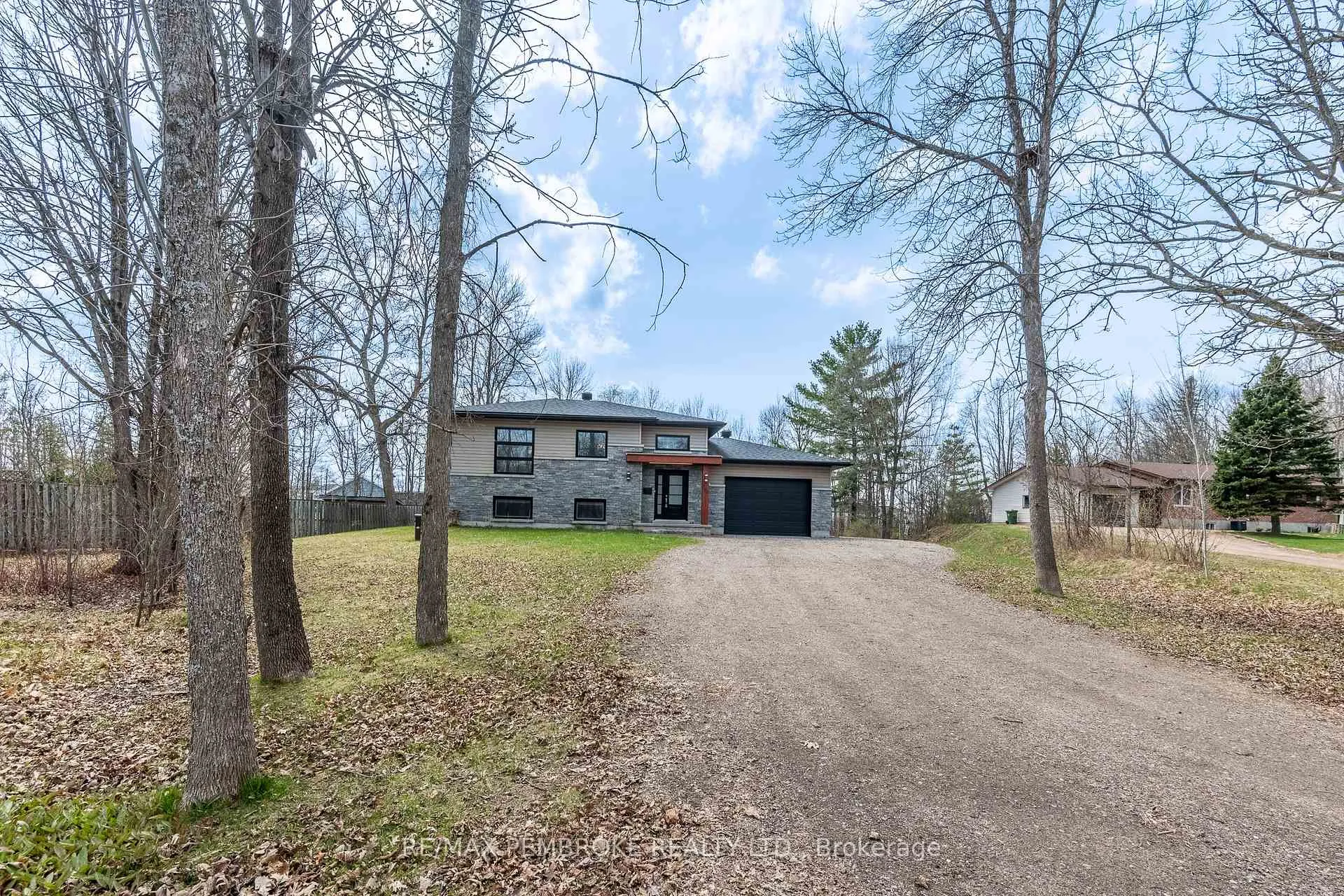 Photo 9 of 166 Golf Course Road, Laurentian Valley — HOMEH