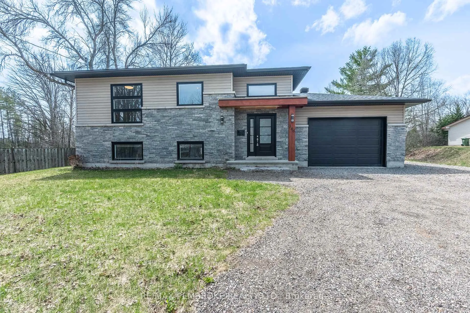Photo 10 of 166 Golf Course Road, Laurentian Valley — HOMEH