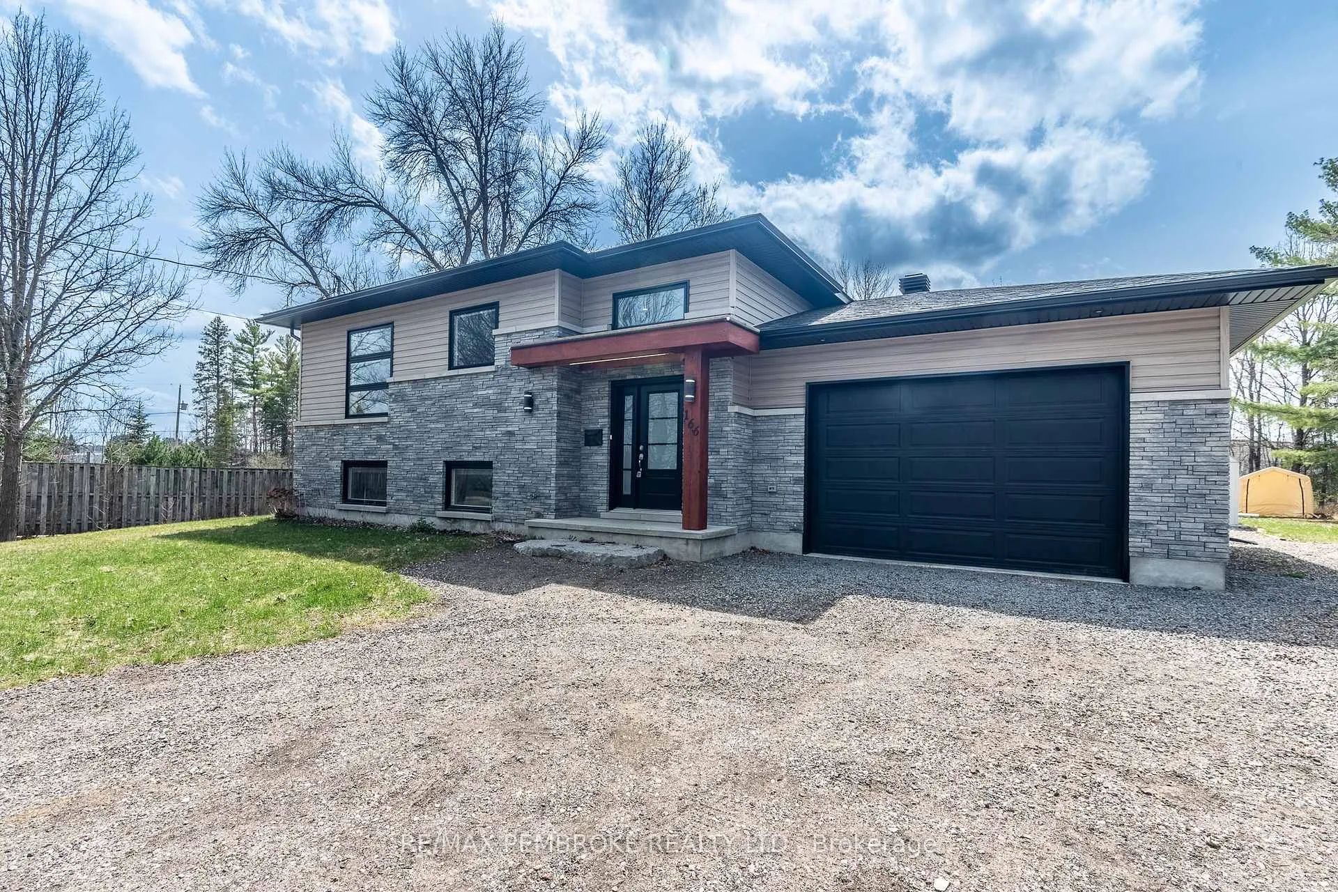 Photo 11 of 166 Golf Course Road, Laurentian Valley — HOMEH