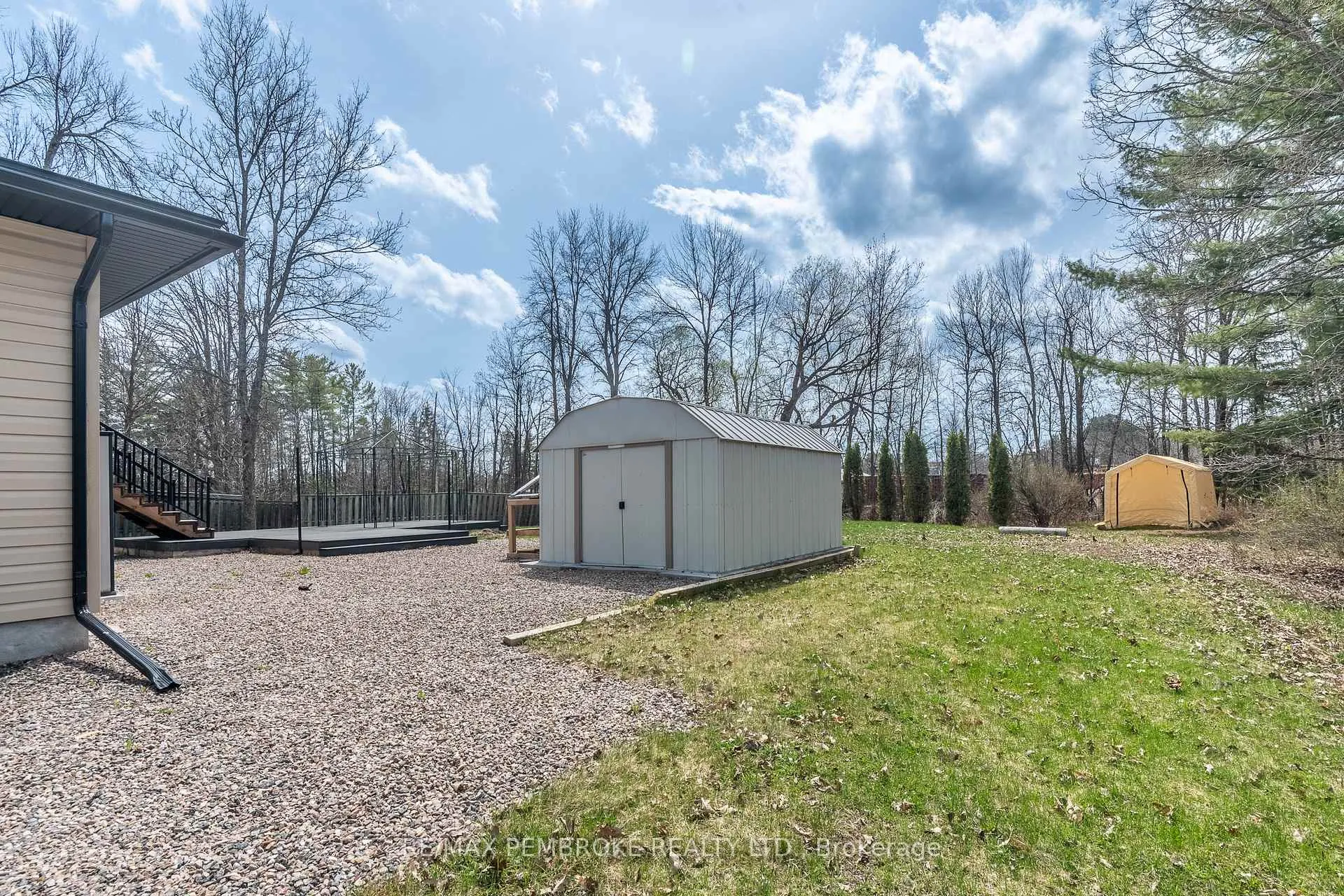 Photo 12 of 166 Golf Course Road, Laurentian Valley — HOMEH