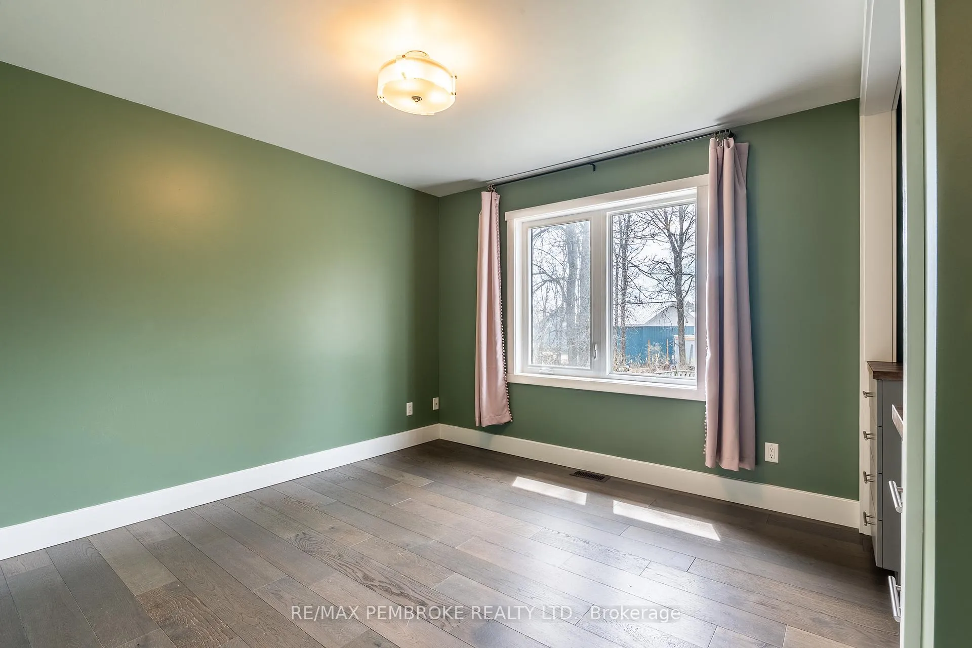 Photo 28 of 166 Golf Course Road, Laurentian Valley — HOMEH