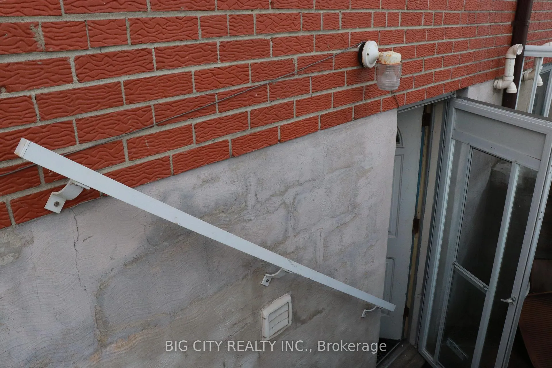 Photo 8 of Unit Lower, 72 Hepscott Terrace, Scarborough, L'Amoreaux — HOMEH