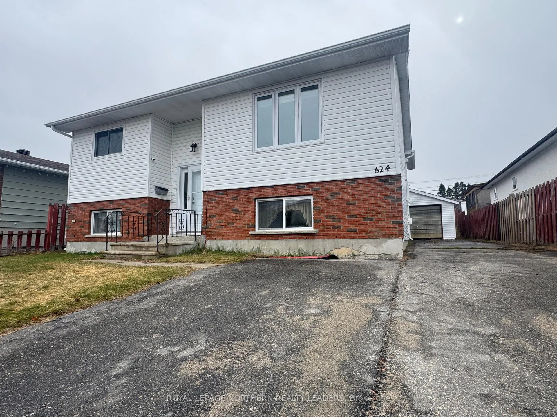 Photo 3 of 624 Cedar Street S, Timmins, TS - SE — HOMEH