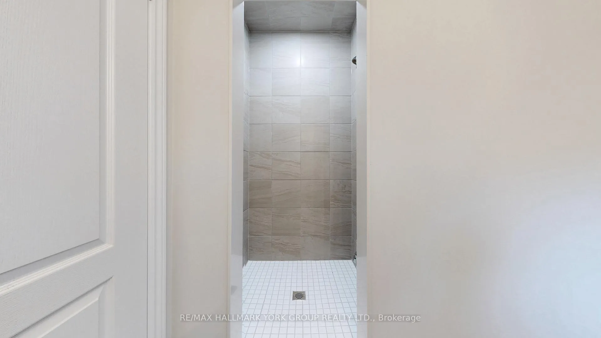 Photo 16 of 2964 Monarch Drive, Orillia — HOMEH