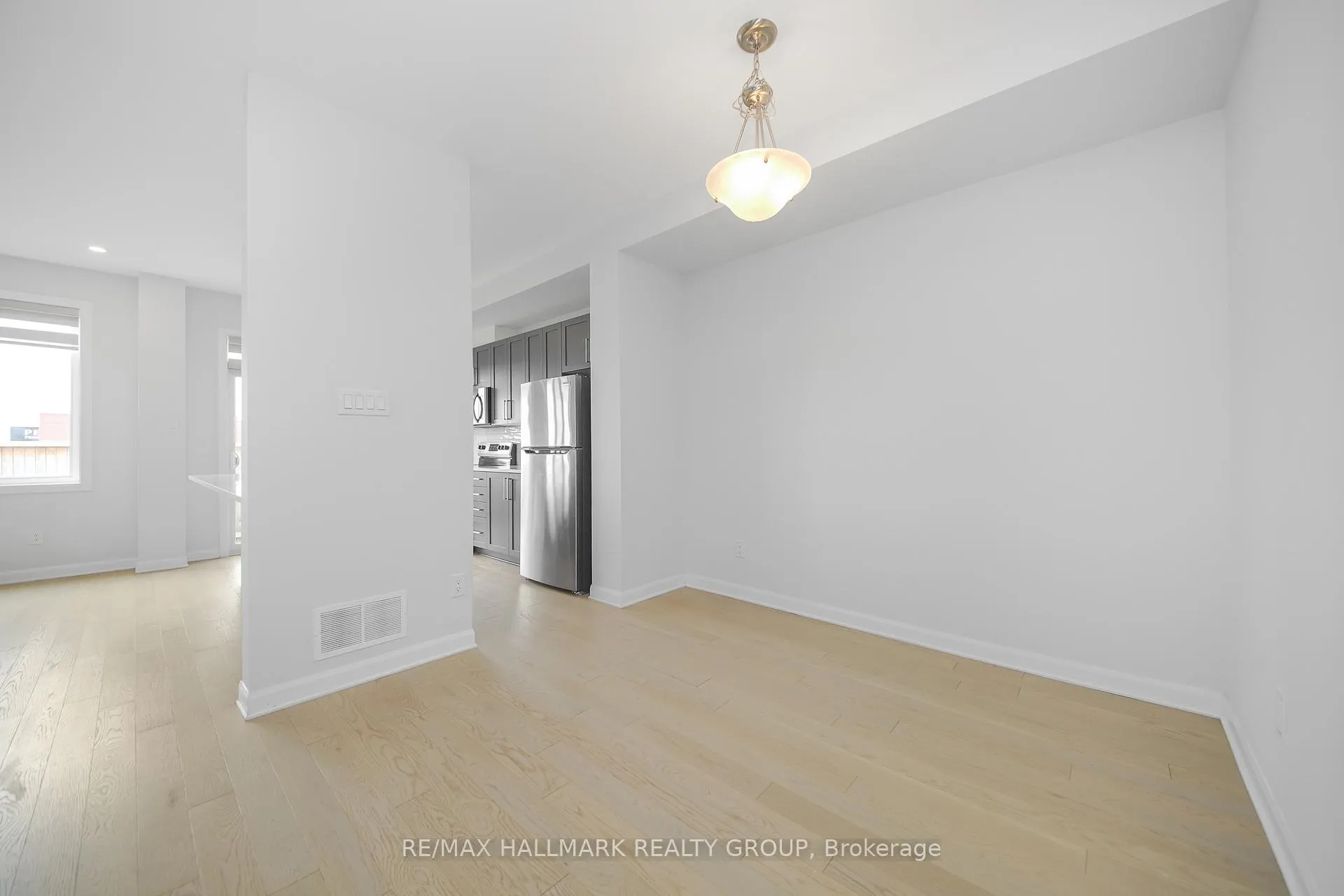 Photo 4 of 532 Prominence Way, Ottawa, Avalon East — HOMEH