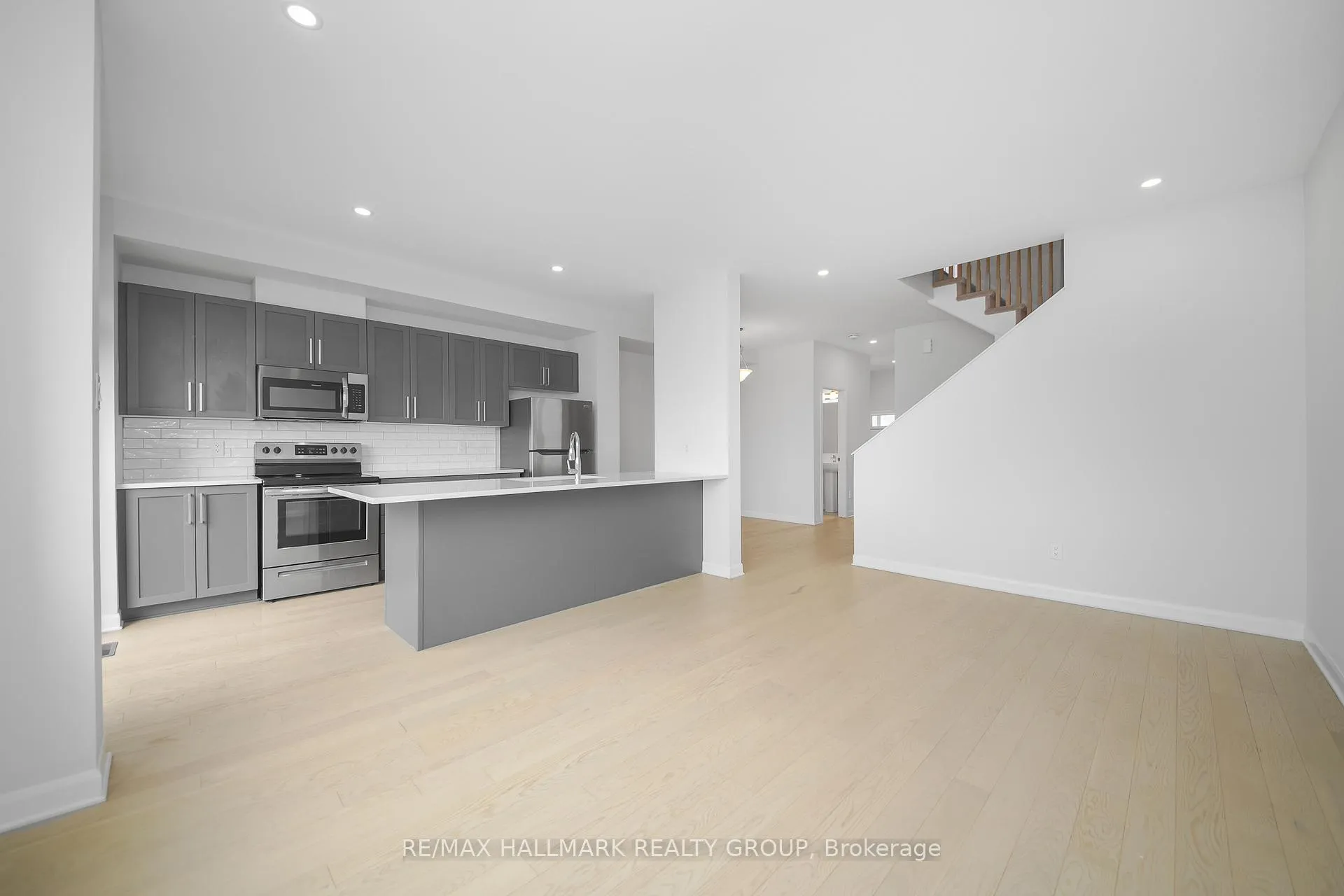 Photo 12 of 532 Prominence Way, Ottawa, Avalon East — HOMEH