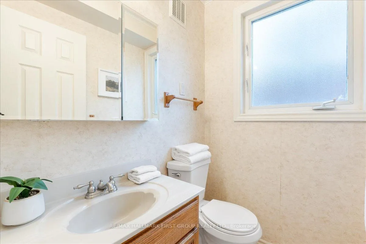 Photo 18 of 26 Harland Crescent, Ajax, South East — HOMEH