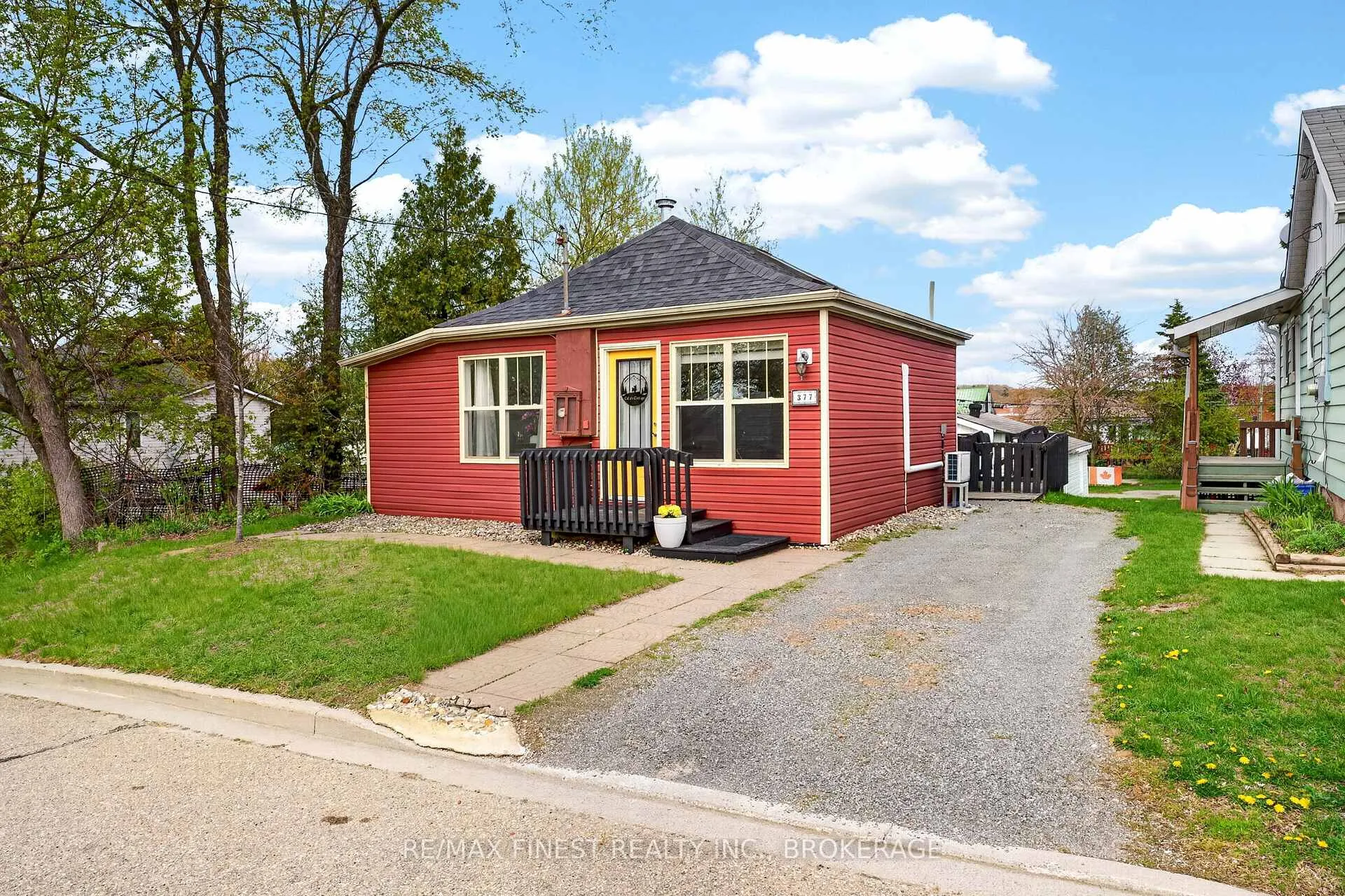 Photo 2 of 377 Henrietta Street, Gananoque — HOMEH
