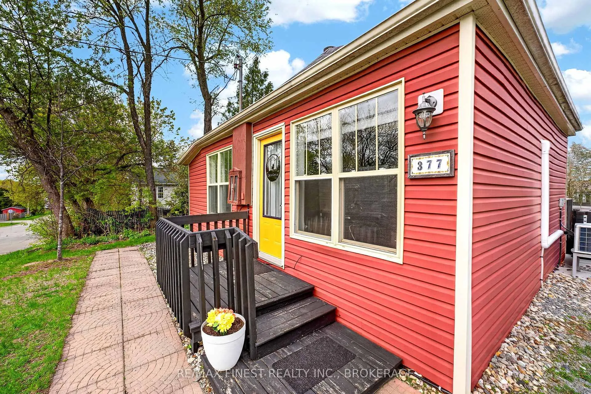 Photo 3 of 377 Henrietta Street, Gananoque — HOMEH