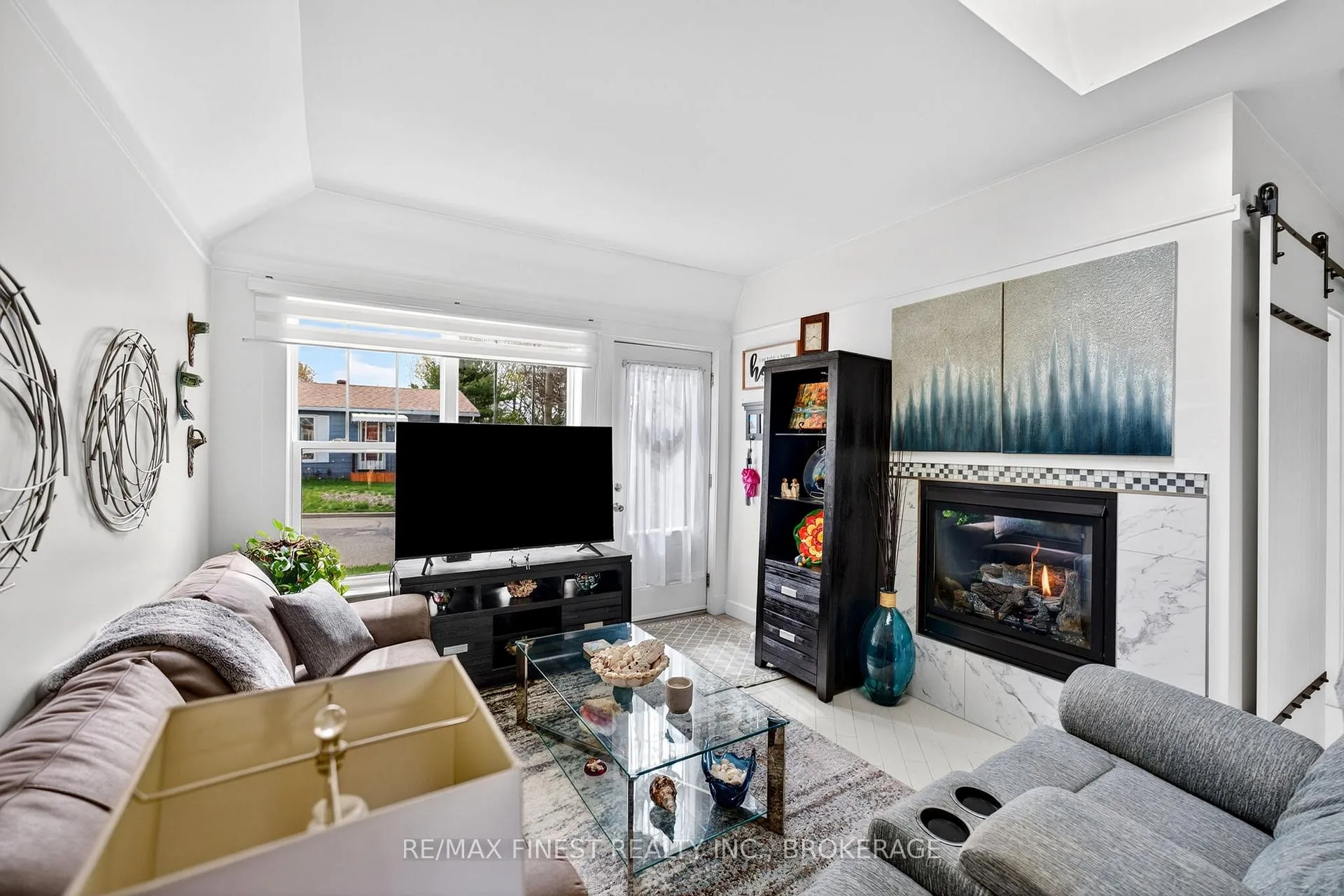 Photo 5 of 377 Henrietta Street, Gananoque — HOMEH
