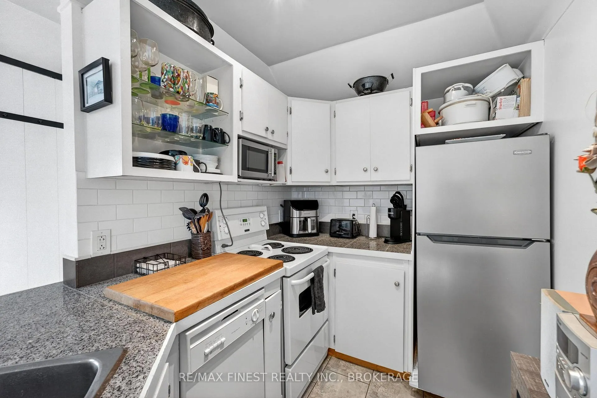 Photo 9 of 377 Henrietta Street, Gananoque — HOMEH