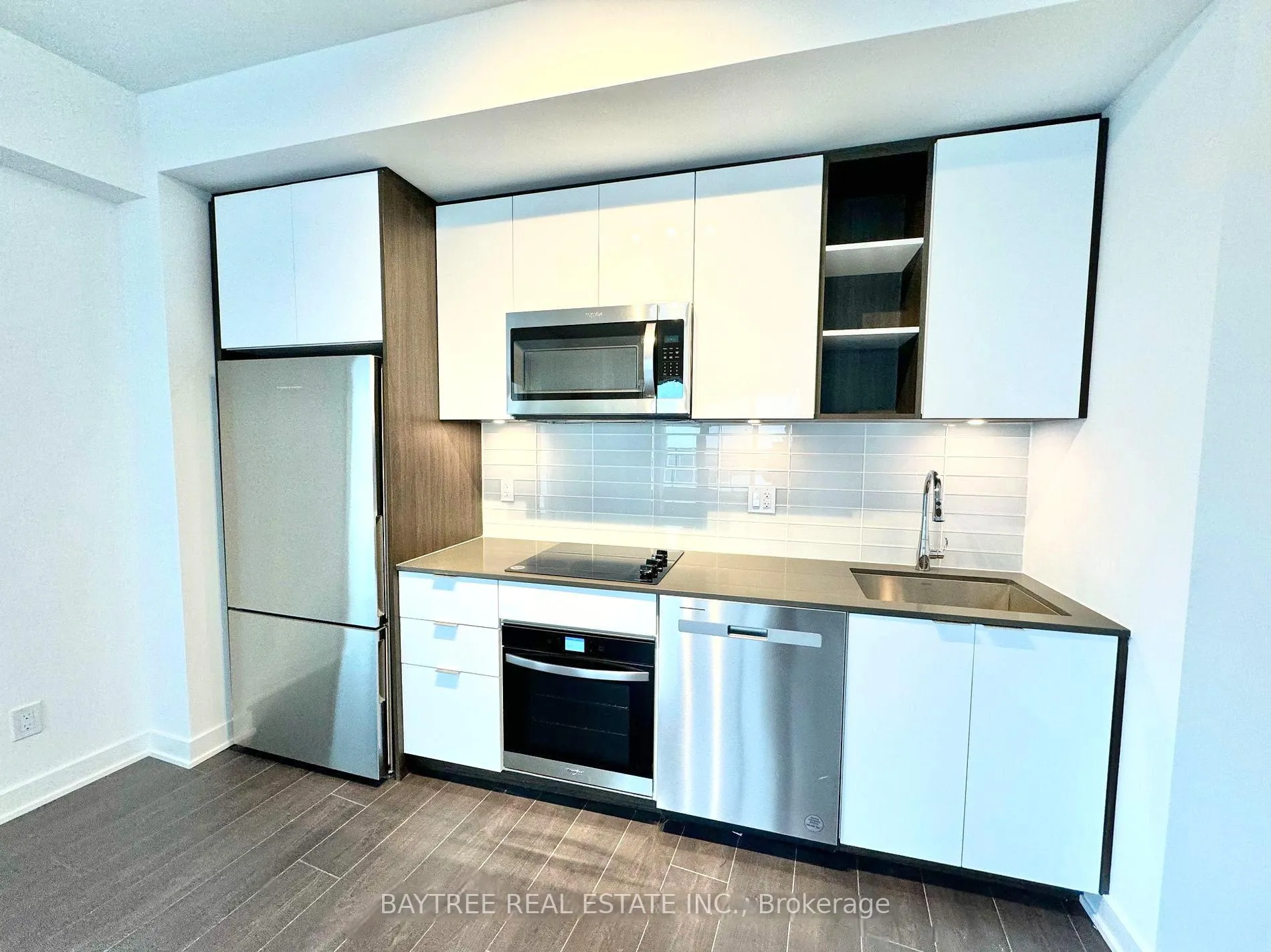 Front of Unit 641, 543 Richmond Street W