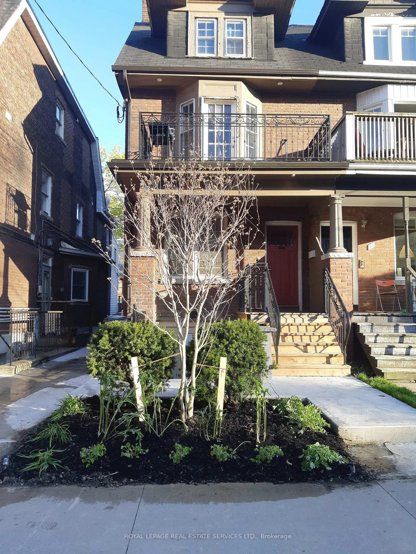 Front of Unit #2 main, 33 Dupont Street