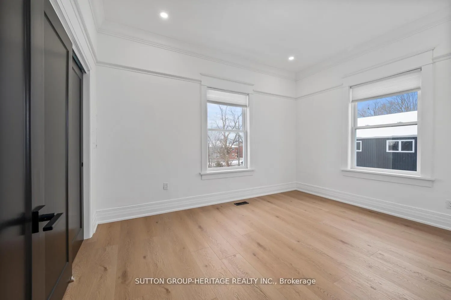 Photo 2 of Unit 3, 852 Simcoe Street N, Oshawa, Centennial — HOMEH