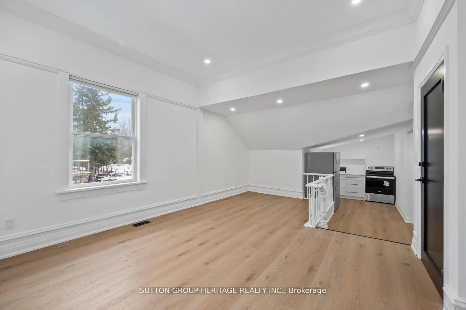 Photo 3 of Unit 3, 852 Simcoe Street N, Oshawa, Centennial — HOMEH