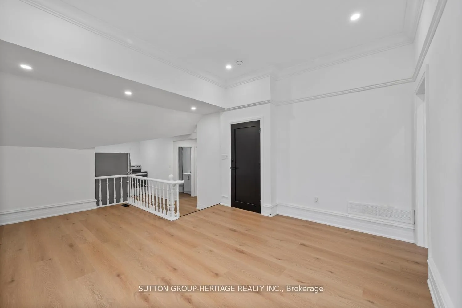 Photo 6 of Unit 3, 852 Simcoe Street N, Oshawa, Centennial — HOMEH