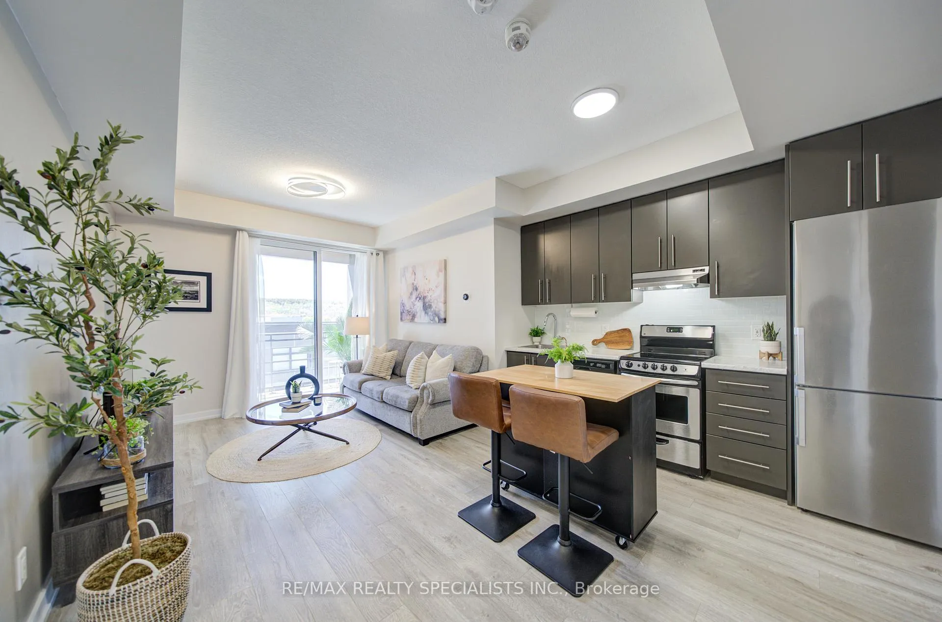 Photo 3 of Unit 407, 40 Esplanade Lane, Grimsby, Grimsby Beach — HOMEH