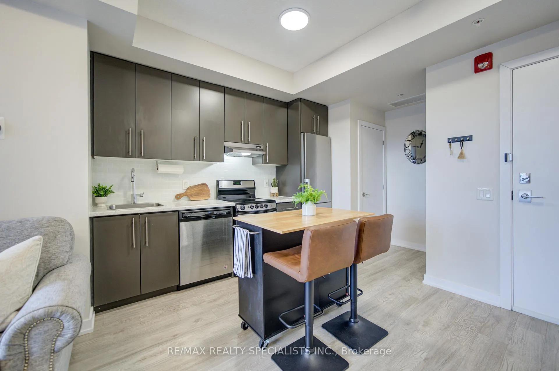 Photo 4 of Unit 407, 40 Esplanade Lane, Grimsby, Grimsby Beach — HOMEH
