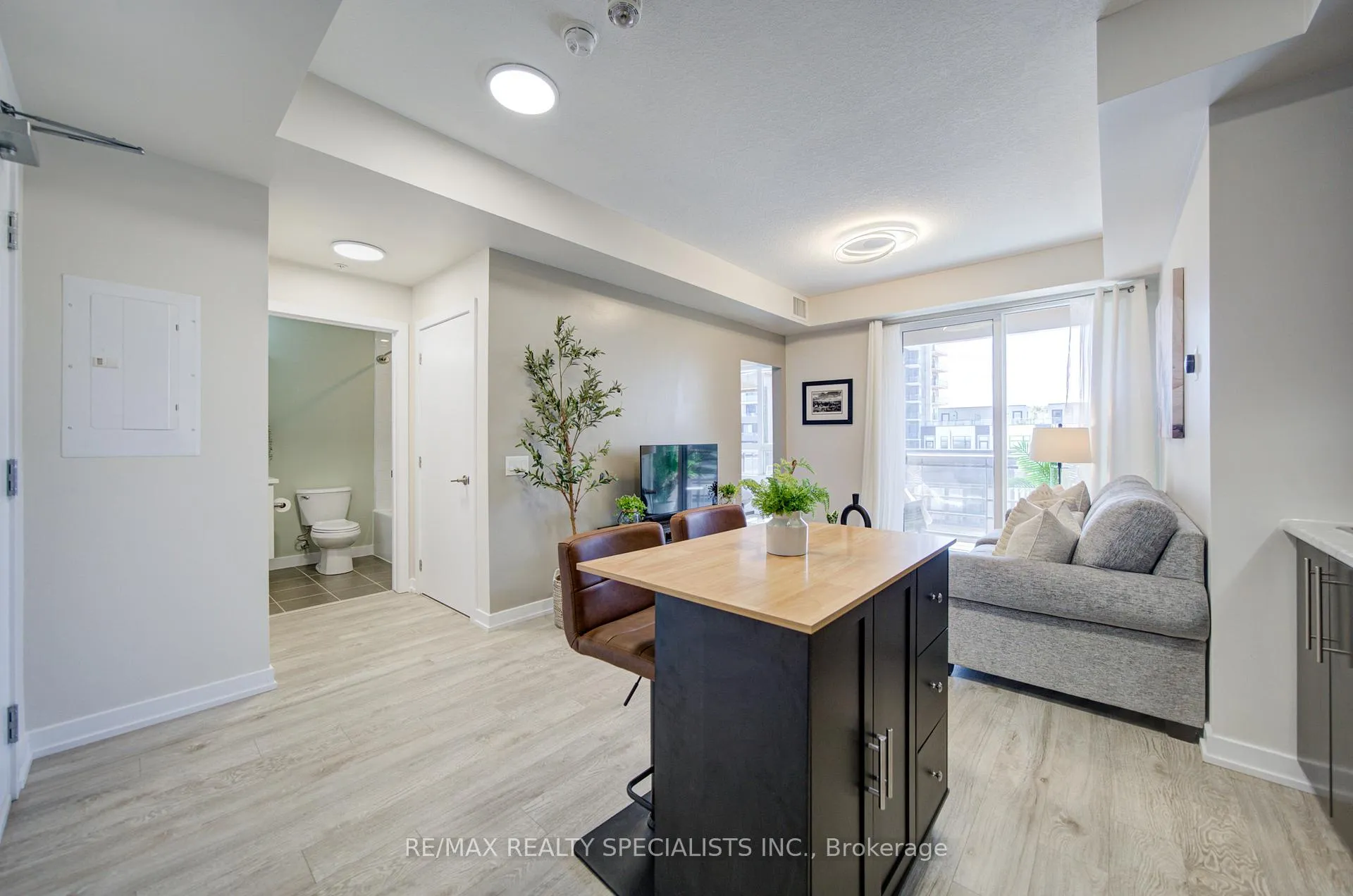 Photo 5 of Unit 407, 40 Esplanade Lane, Grimsby, Grimsby Beach — HOMEH