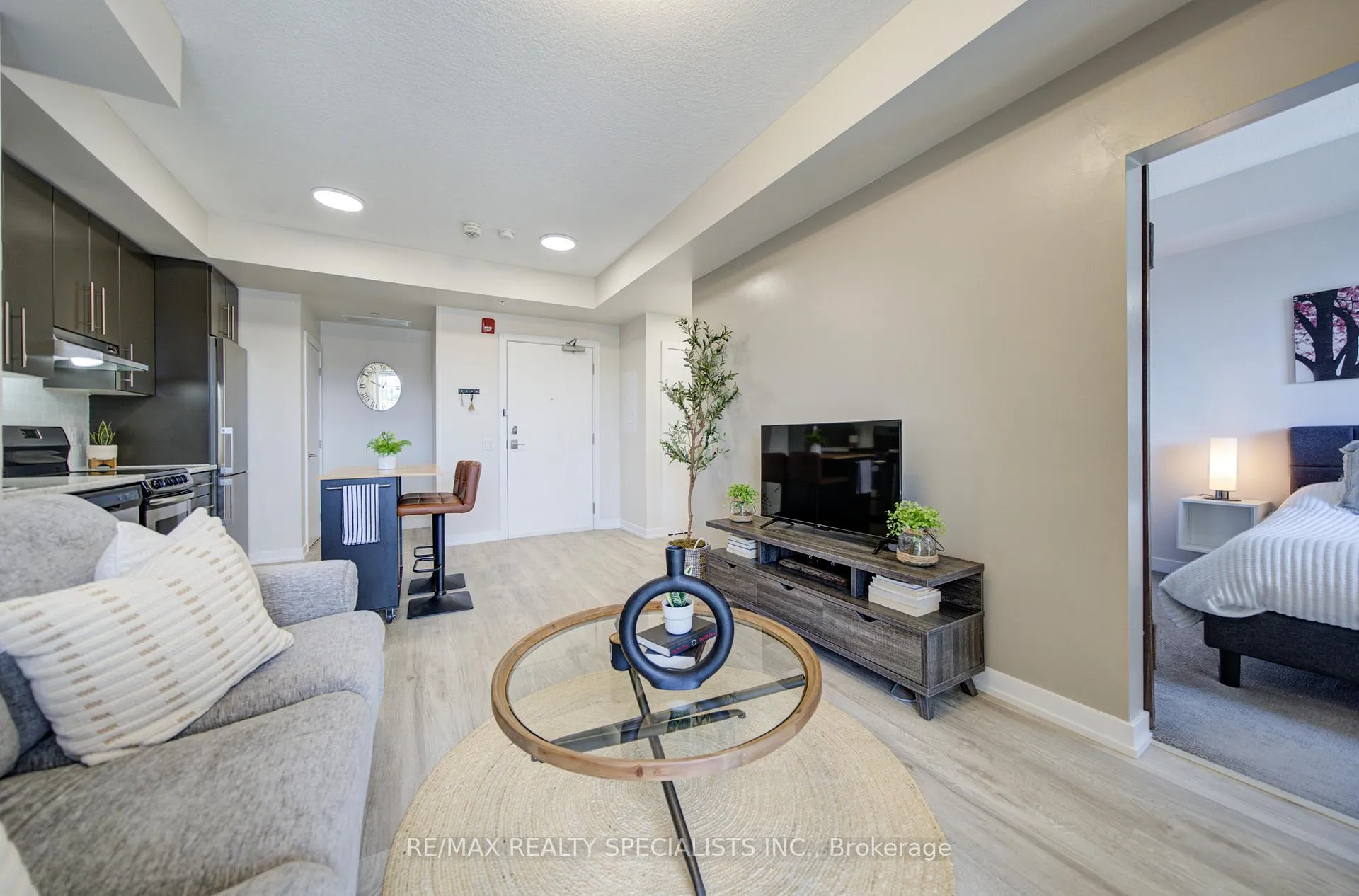 Photo 10 of Unit 407, 40 Esplanade Lane, Grimsby, Grimsby Beach — HOMEH