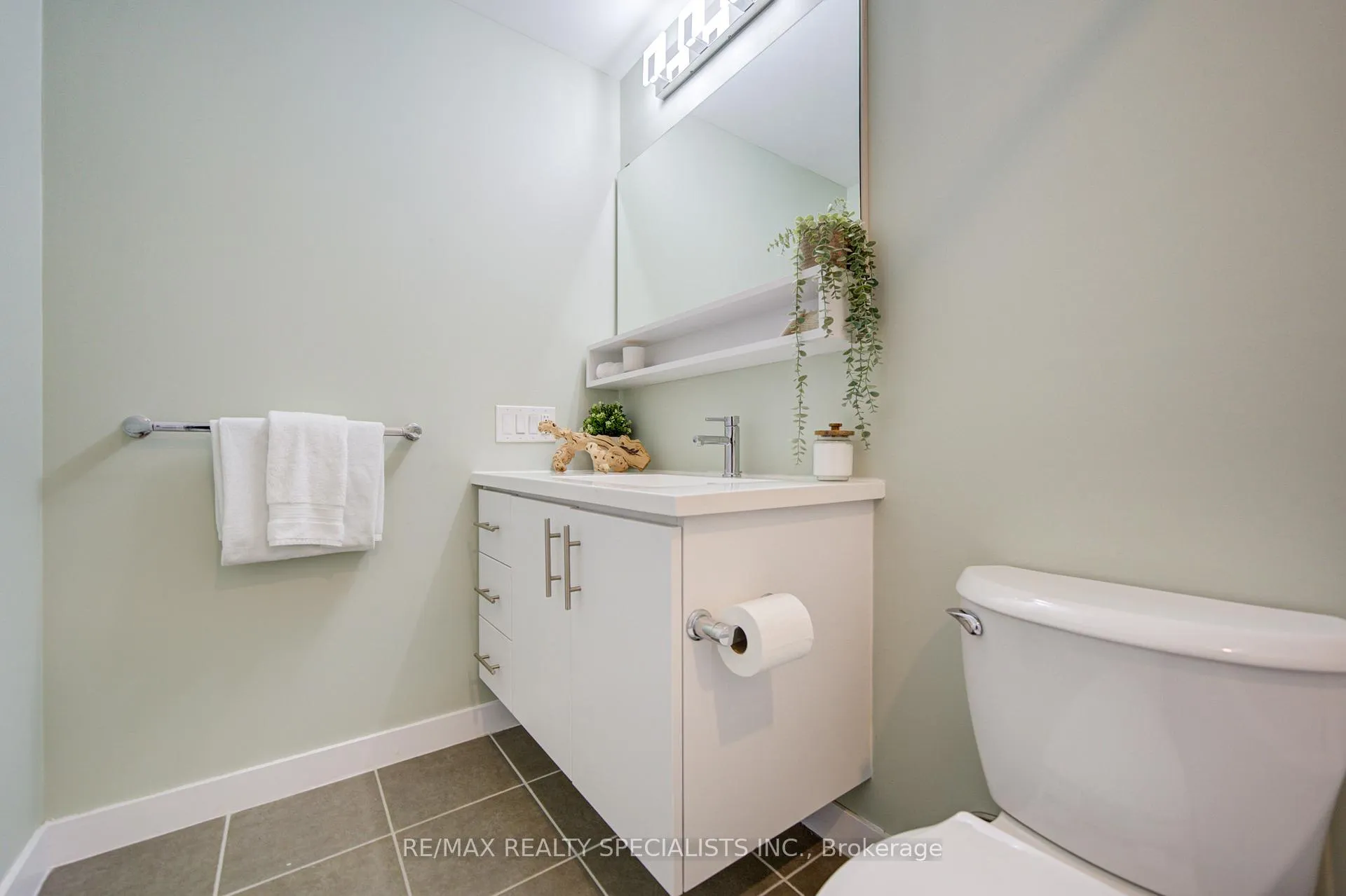 Photo 19 of Unit 407, 40 Esplanade Lane, Grimsby, Grimsby Beach — HOMEH