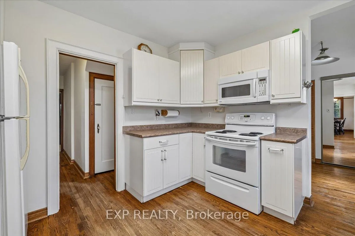 Photo 13 of 1025 King Road, Burlington, LaSalle — HOMEH