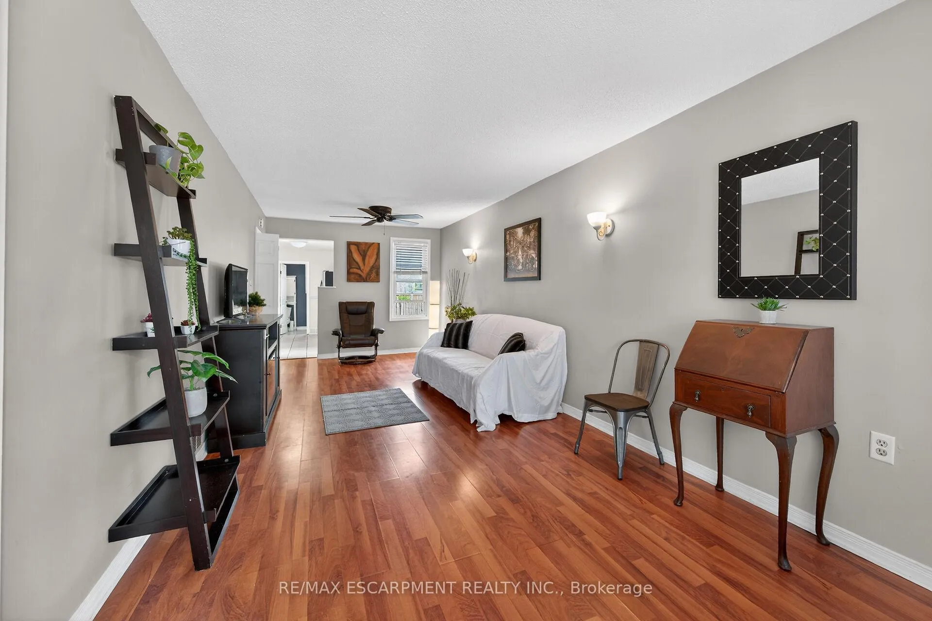 Photo 3 of 190 Campbell Avenue, Hamilton, Crown Point — HOMEH