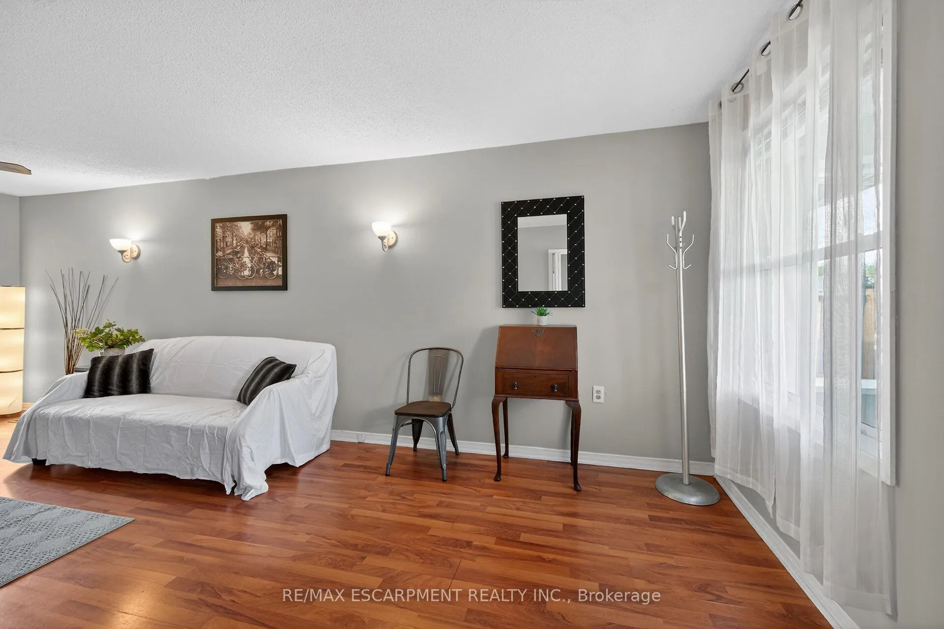 Photo 4 of 190 Campbell Avenue, Hamilton, Crown Point — HOMEH