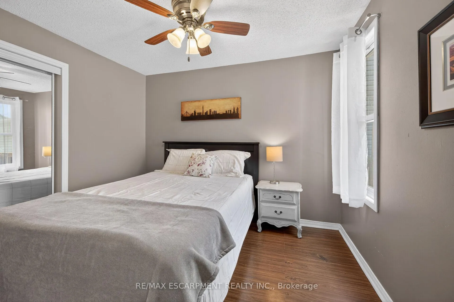 Photo 8 of 190 Campbell Avenue, Hamilton, Crown Point — HOMEH