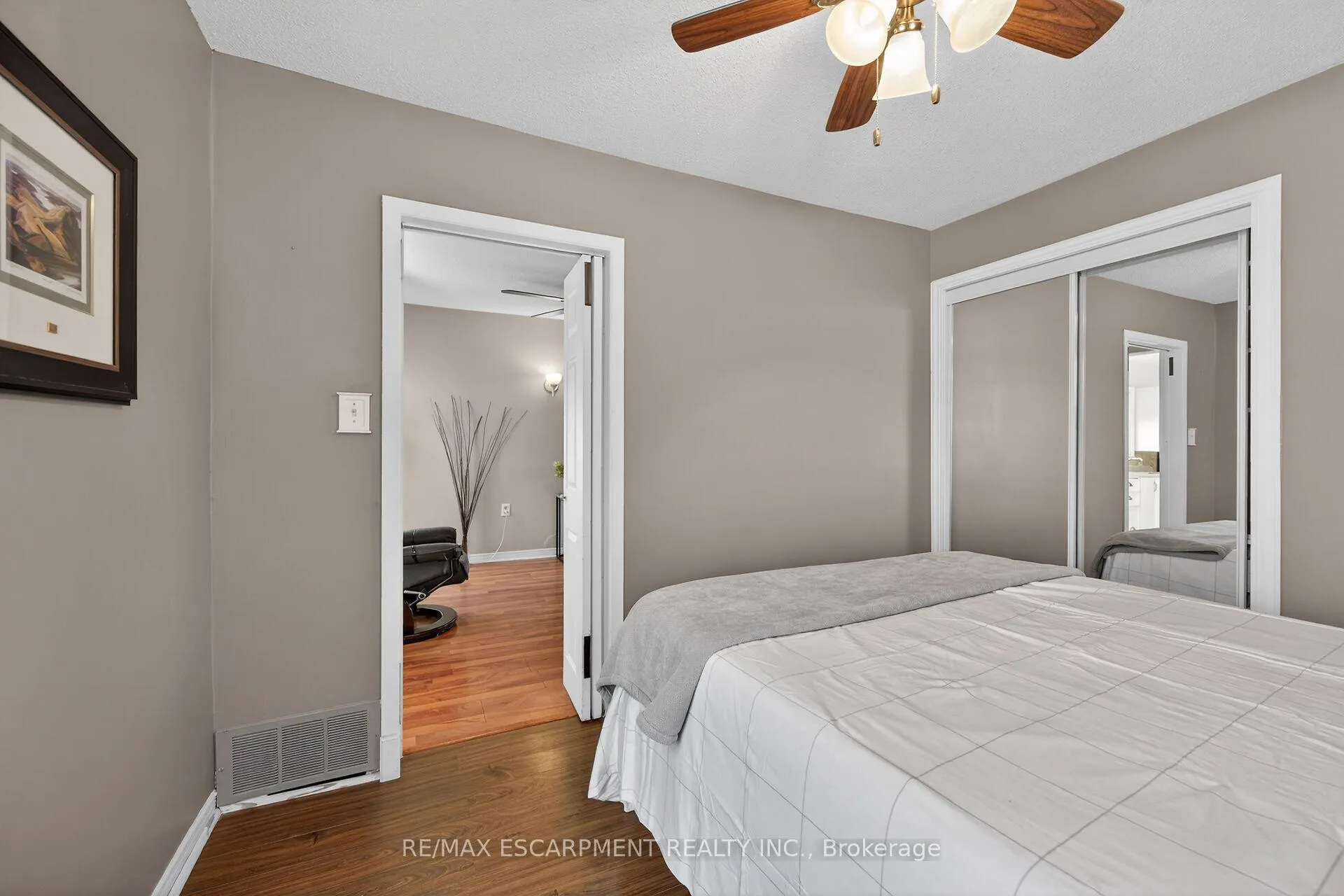 Photo 9 of 190 Campbell Avenue, Hamilton, Crown Point — HOMEH