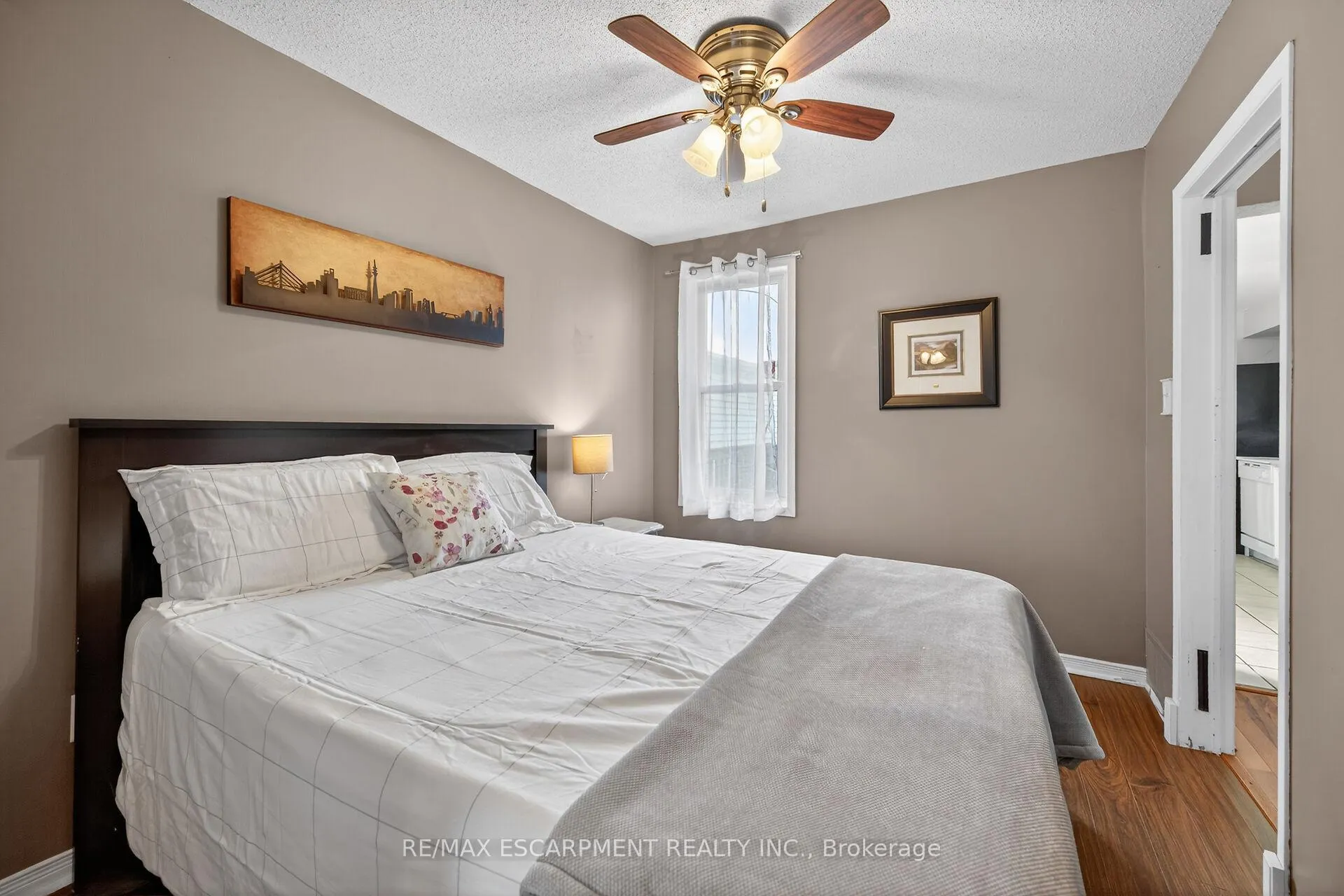 Photo 10 of 190 Campbell Avenue, Hamilton, Crown Point — HOMEH