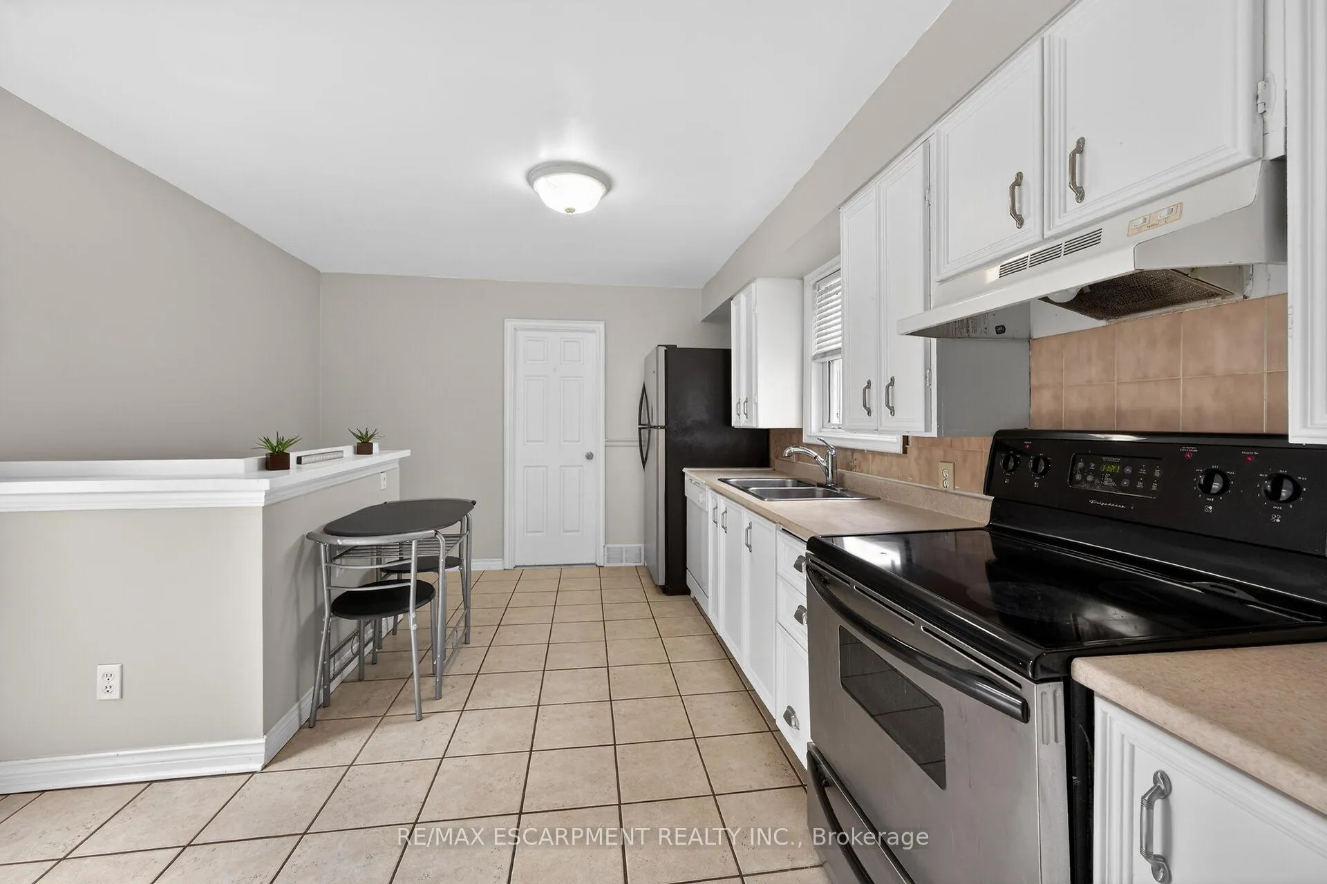 Photo 11 of 190 Campbell Avenue, Hamilton, Crown Point — HOMEH
