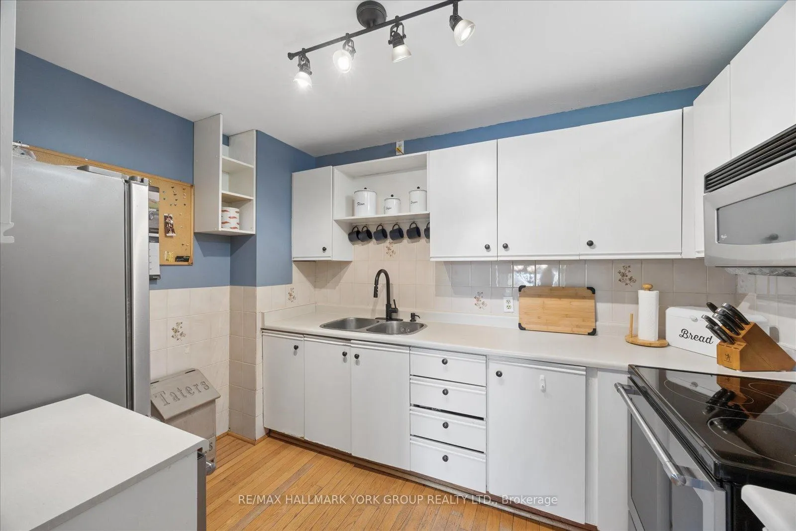 Photo 15 of 29 Biscayne Boulevard, Georgina, Keswick South — HOMEH