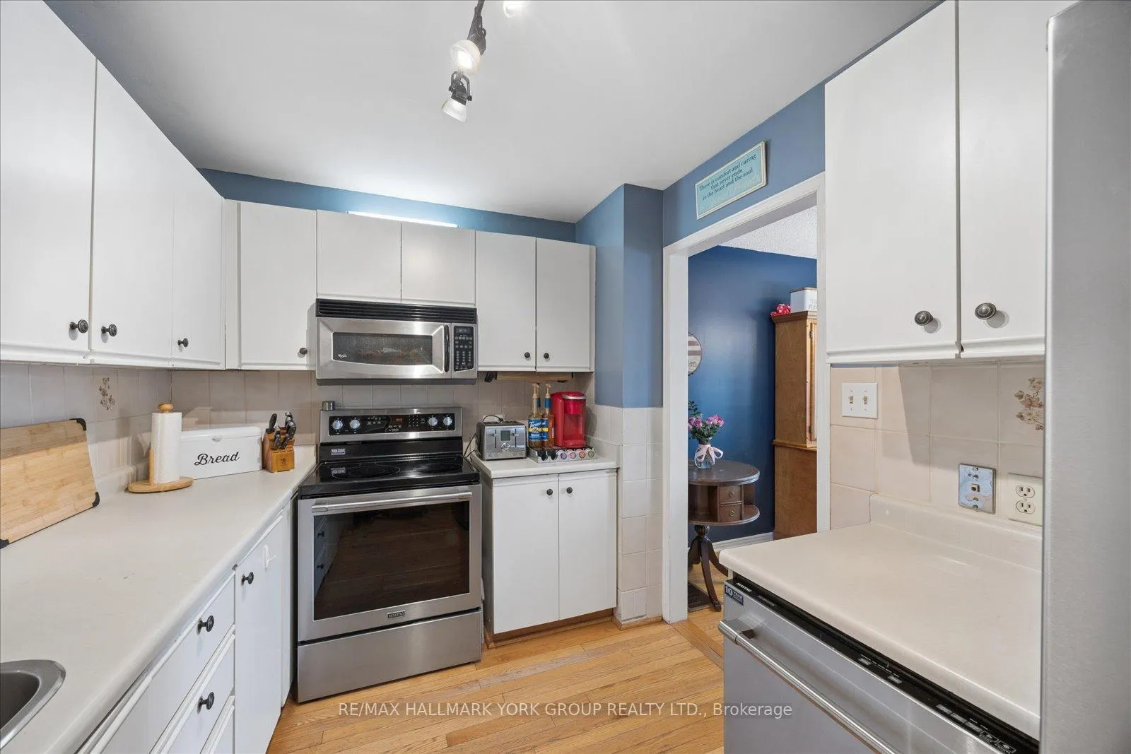 Photo 17 of 29 Biscayne Boulevard, Georgina, Keswick South — HOMEH