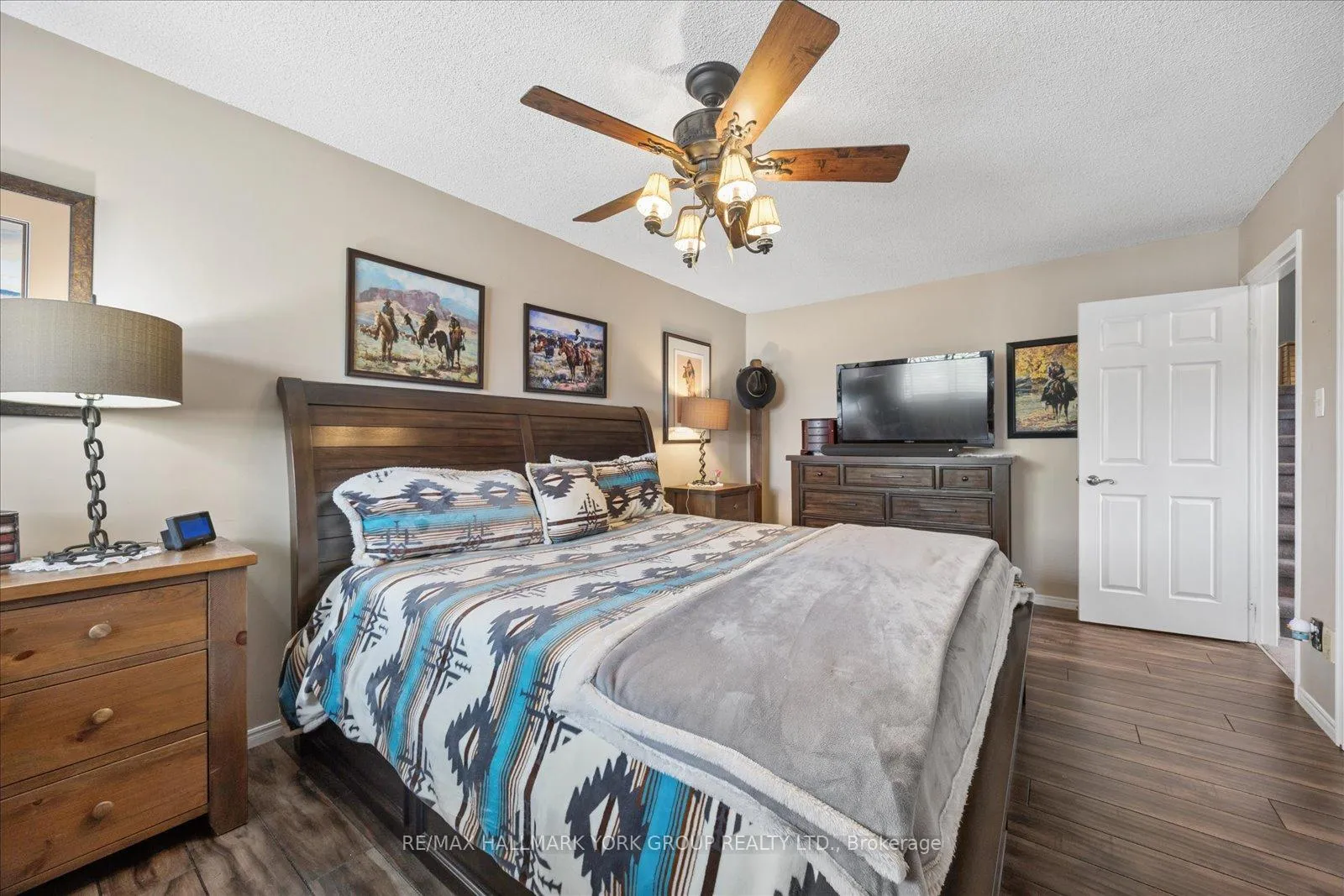 Photo 23 of 29 Biscayne Boulevard, Georgina, Keswick South — HOMEH