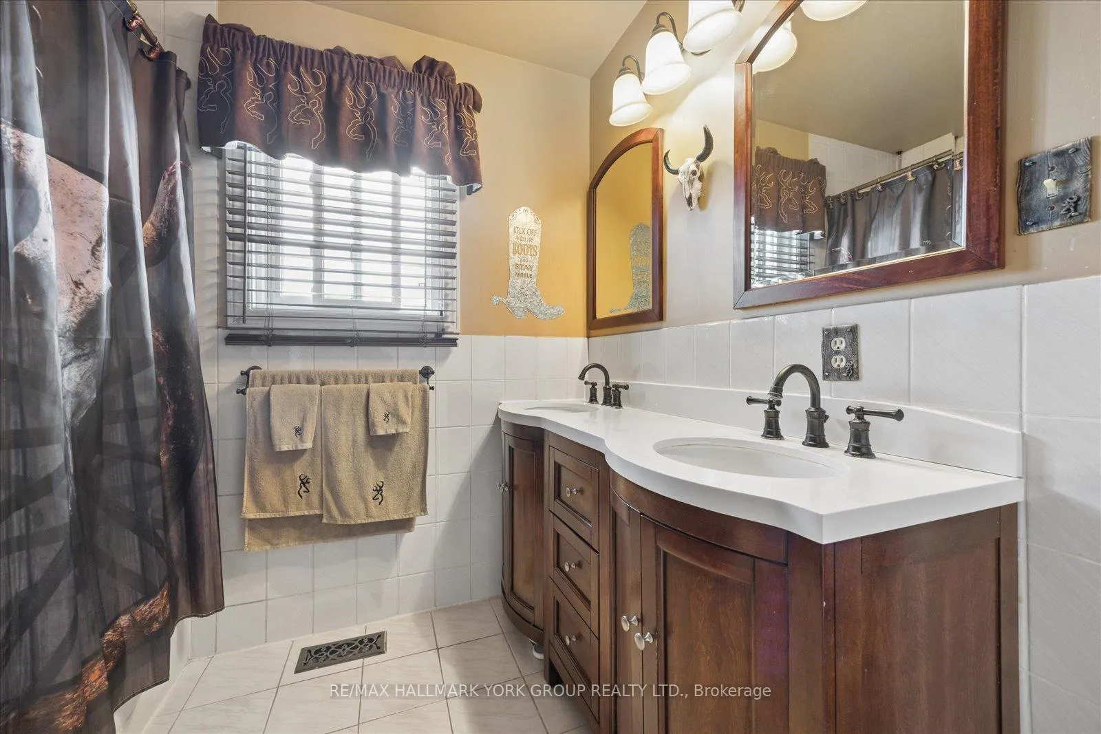 Photo 24 of 29 Biscayne Boulevard, Georgina, Keswick South — HOMEH