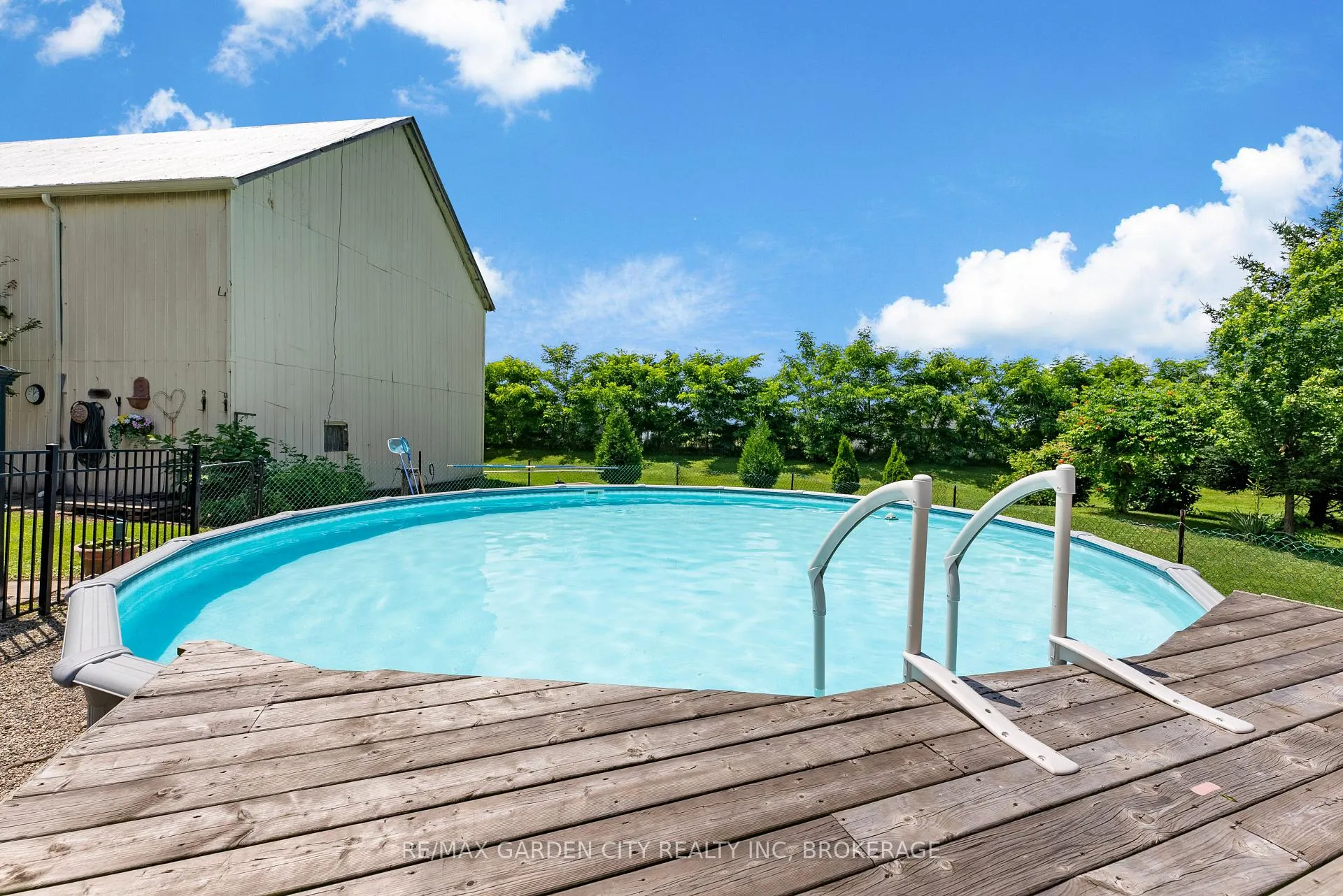 Photo 5 of 5400 North Service Road, Lincoln, Lincoln Lake — HOMEH