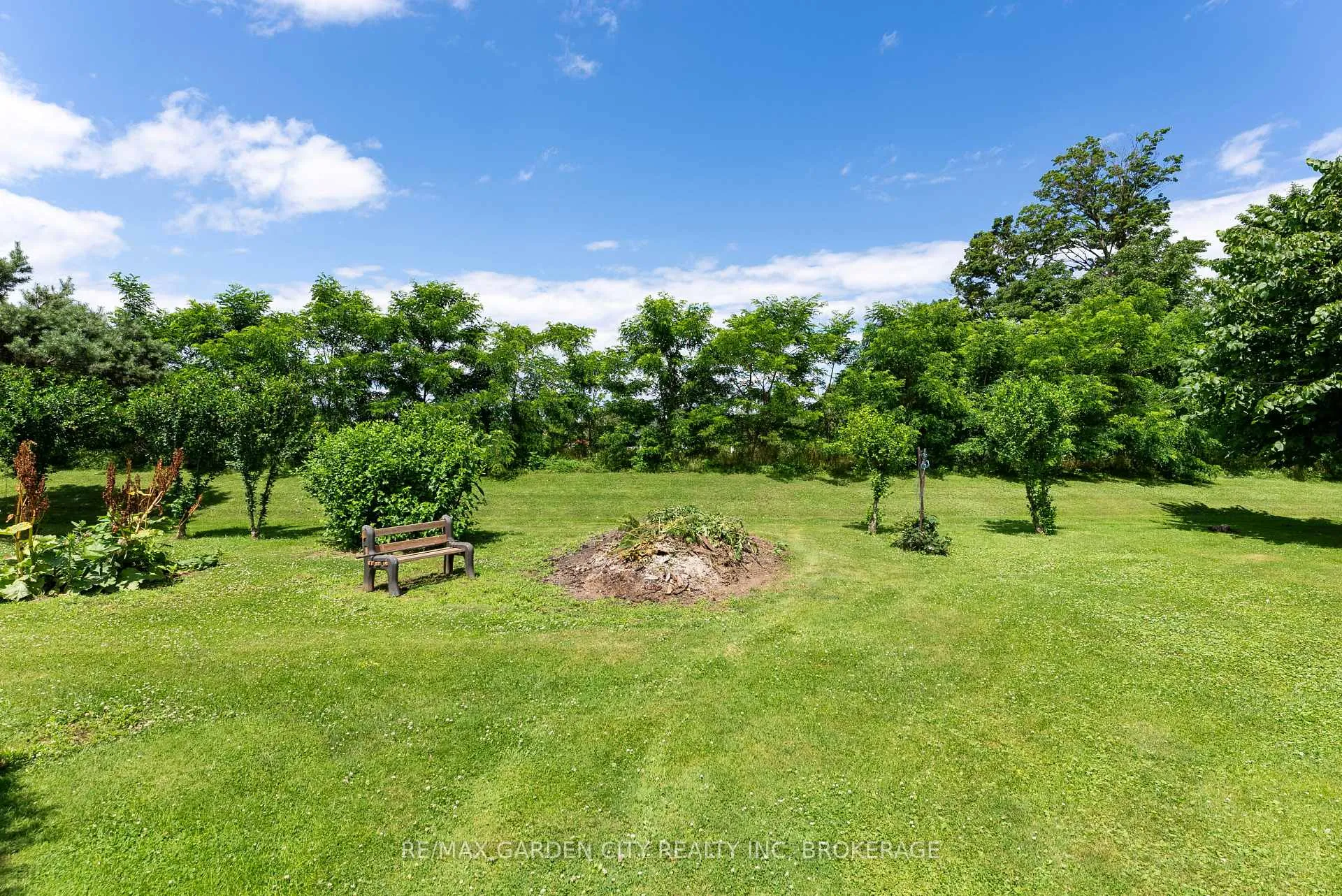 Photo 6 of 5400 North Service Road, Lincoln, Lincoln Lake — HOMEH