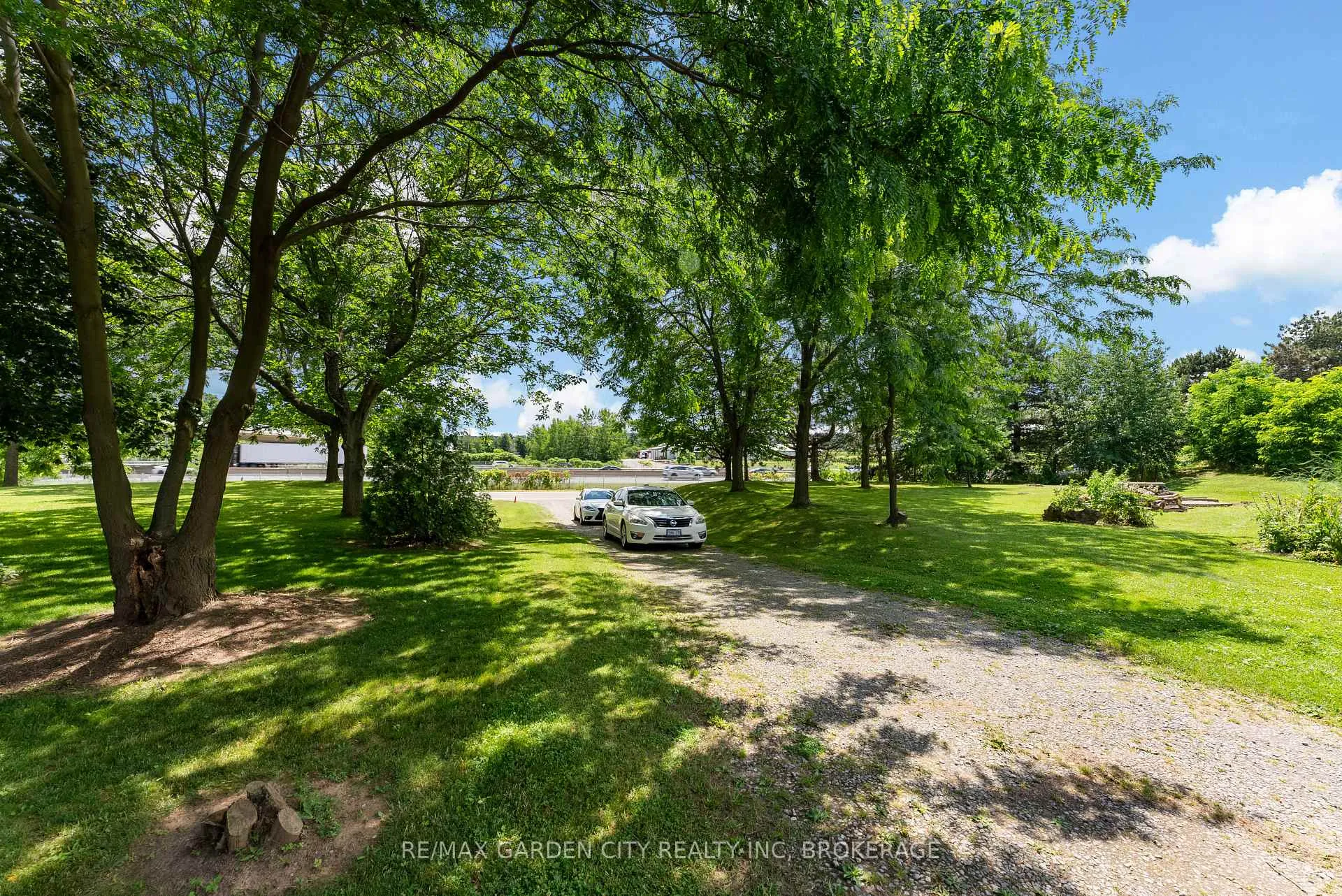 Photo 7 of 5400 North Service Road, Lincoln, Lincoln Lake — HOMEH