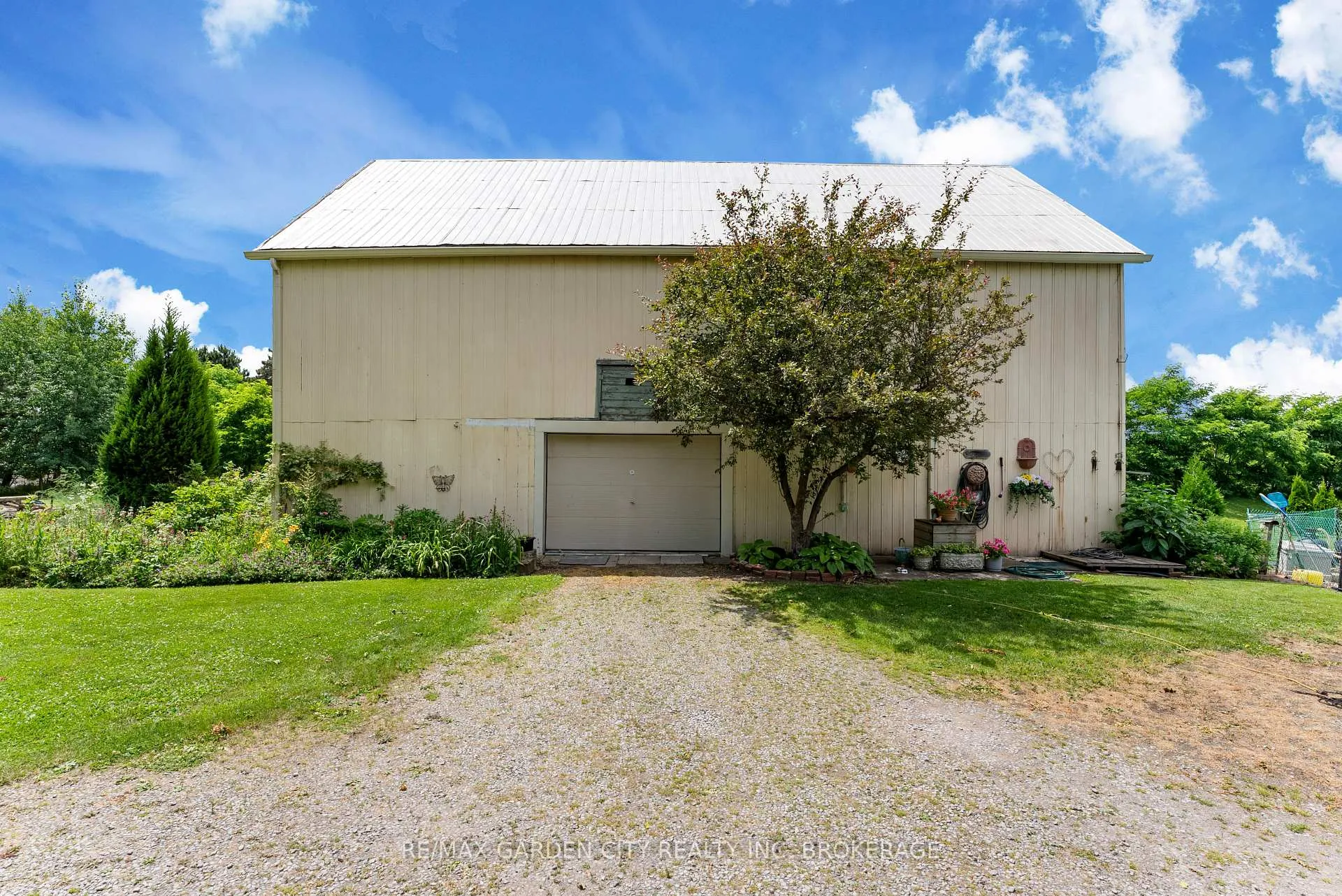 Photo 11 of 5400 North Service Road, Lincoln, Lincoln Lake — HOMEH