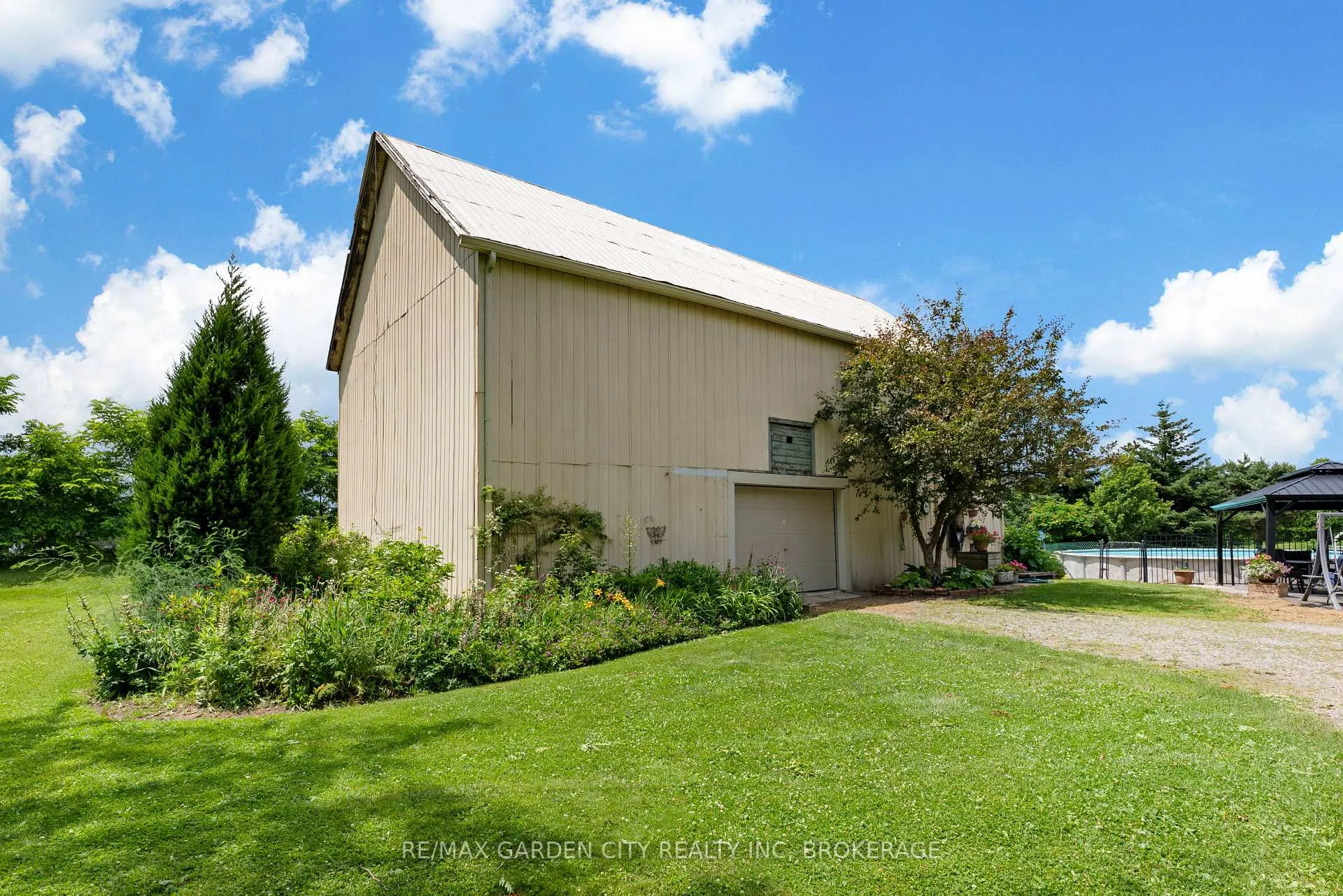 Photo 12 of 5400 North Service Road, Lincoln, Lincoln Lake — HOMEH