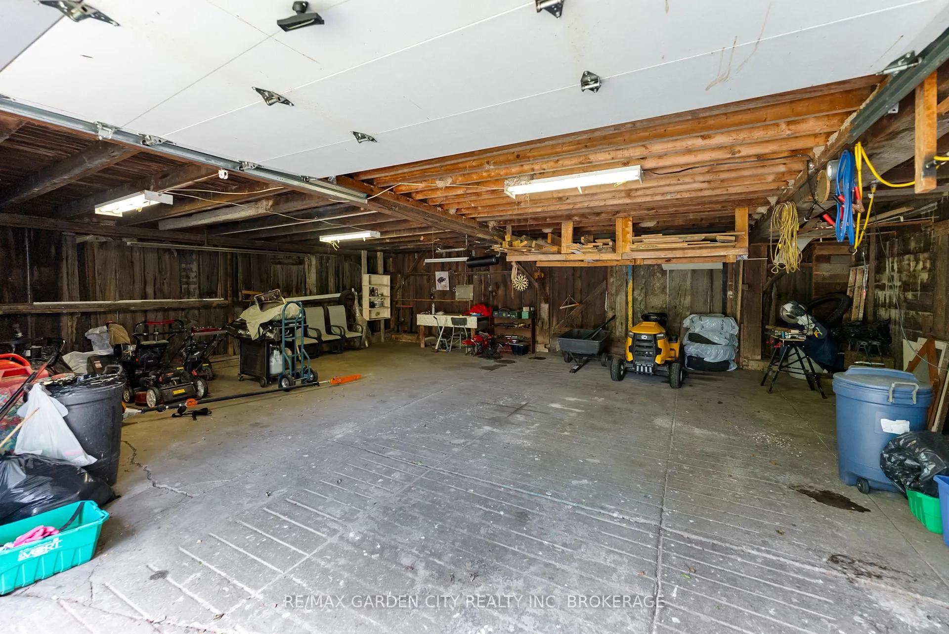 Photo 13 of 5400 North Service Road, Lincoln, Lincoln Lake — HOMEH