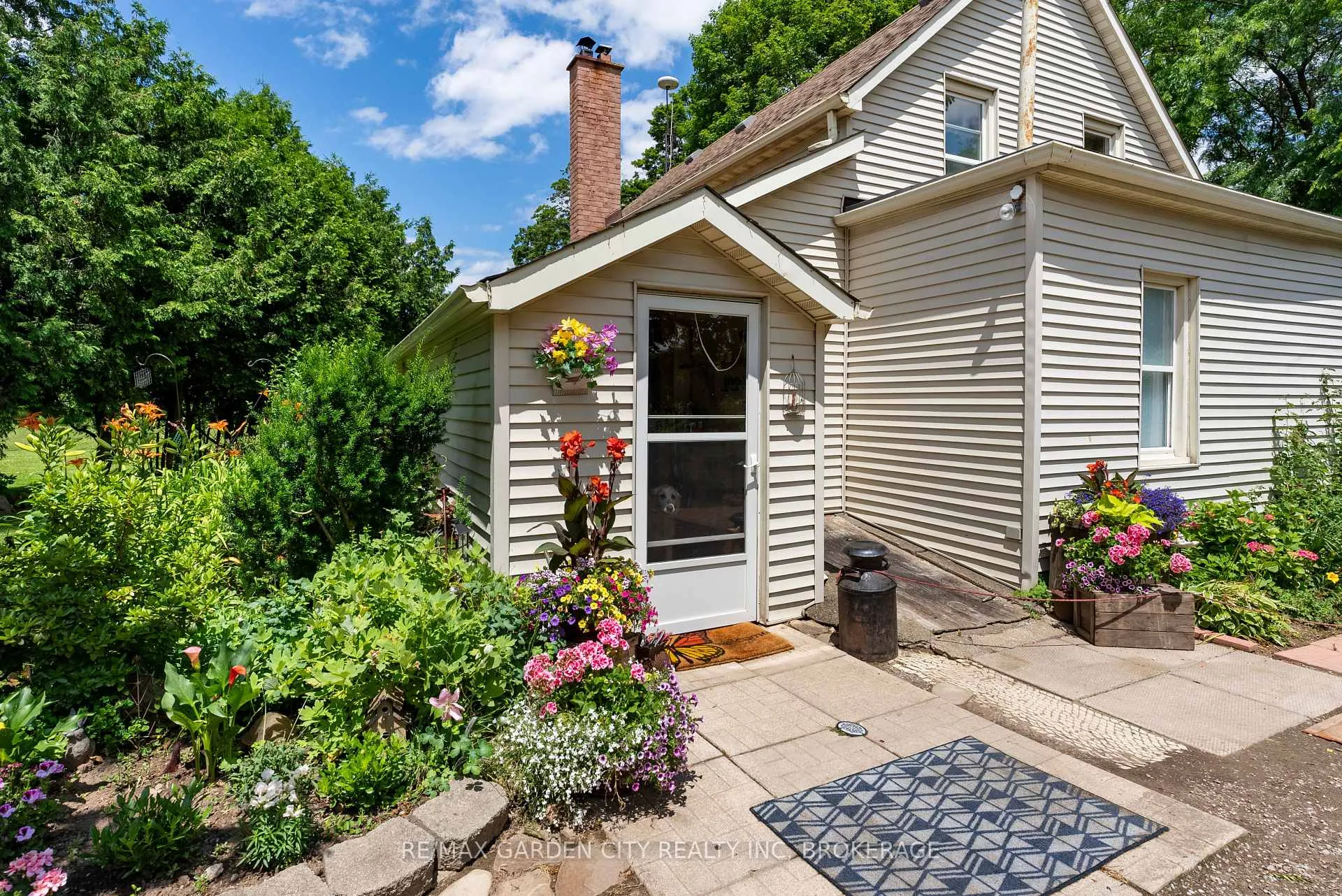 Photo 17 of 5400 North Service Road, Lincoln, Lincoln Lake — HOMEH