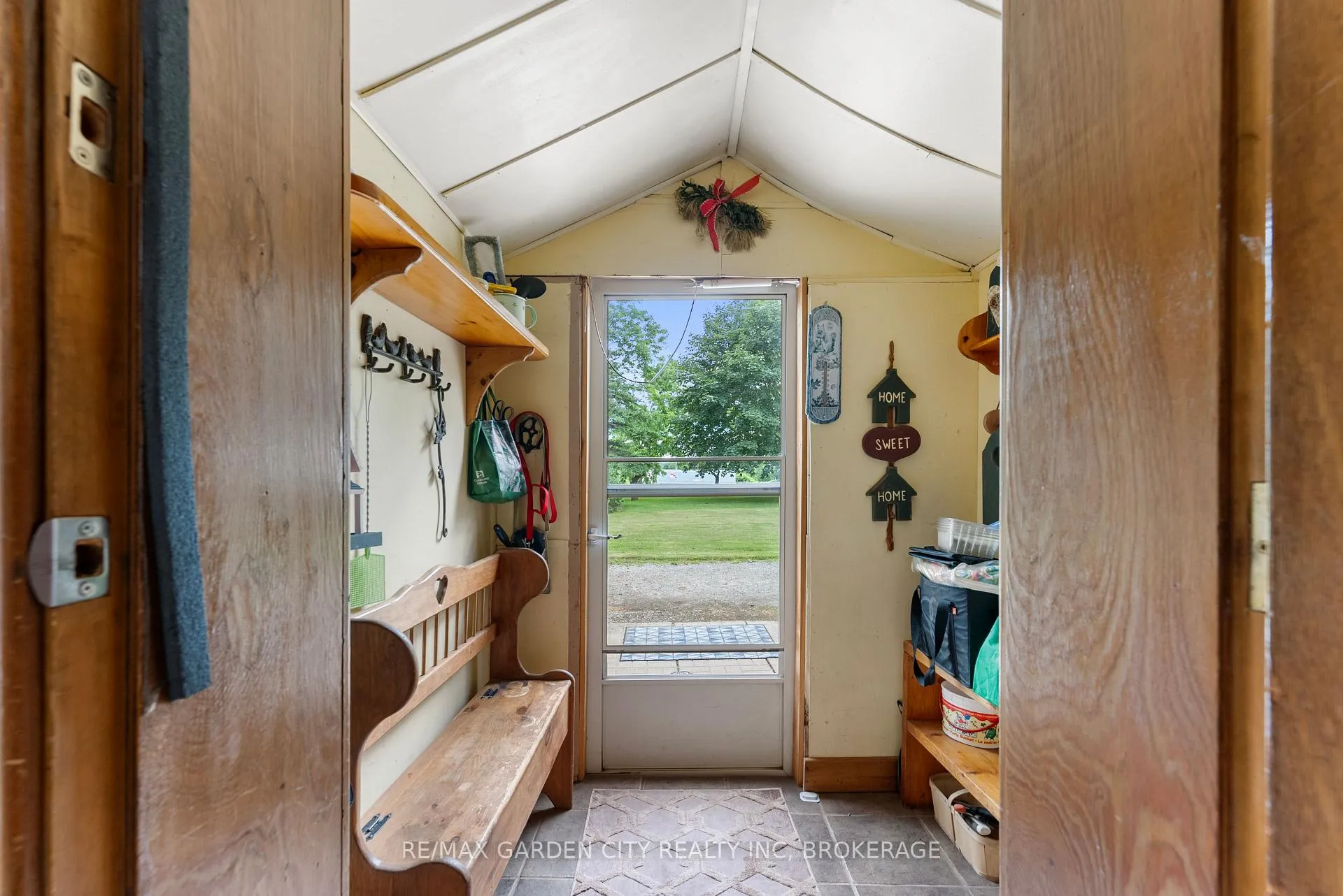 Photo 18 of 5400 North Service Road, Lincoln, Lincoln Lake — HOMEH