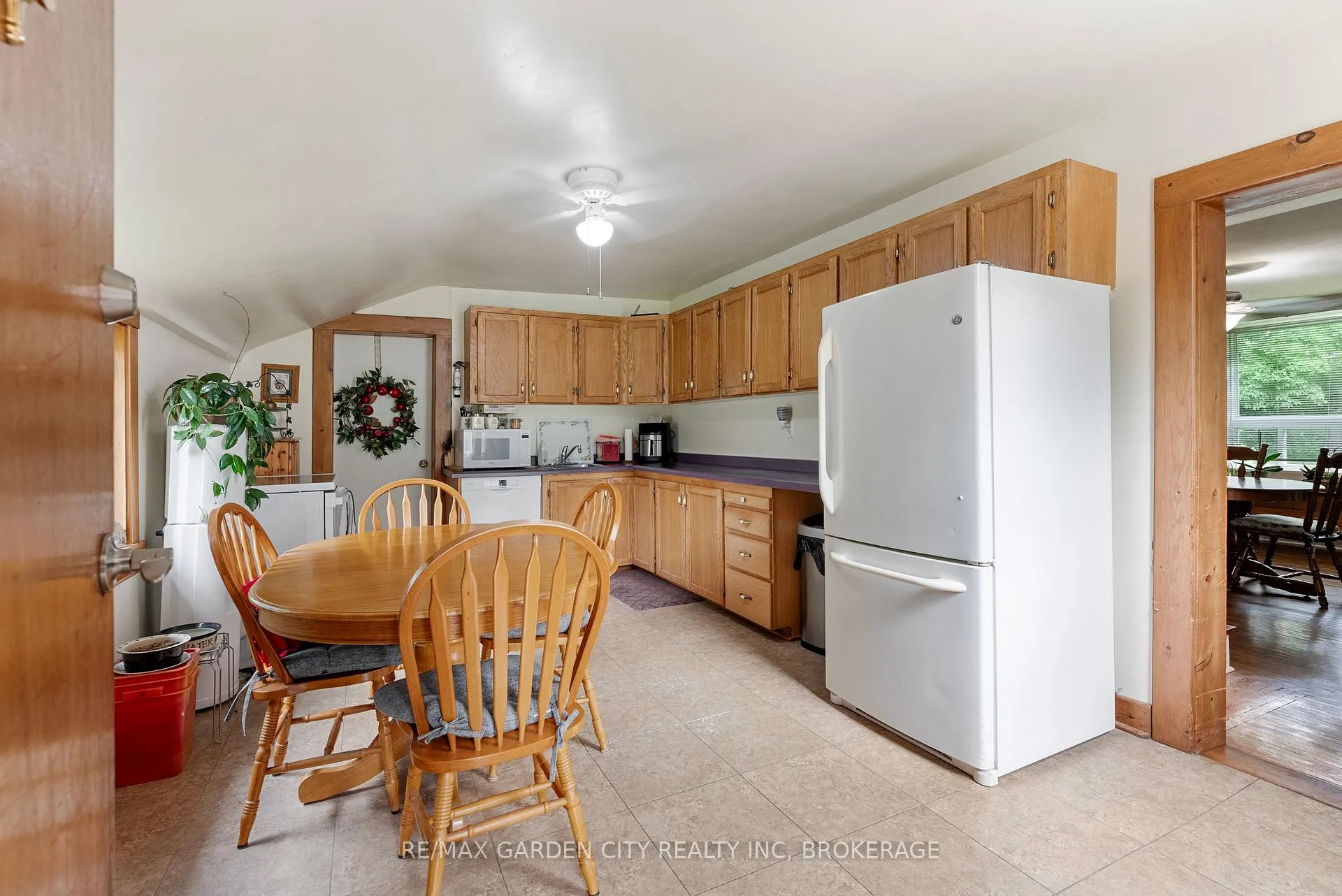 Photo 19 of 5400 North Service Road, Lincoln, Lincoln Lake — HOMEH