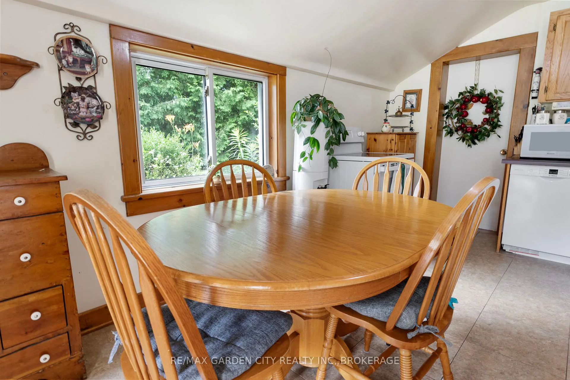 Photo 20 of 5400 North Service Road, Lincoln, Lincoln Lake — HOMEH