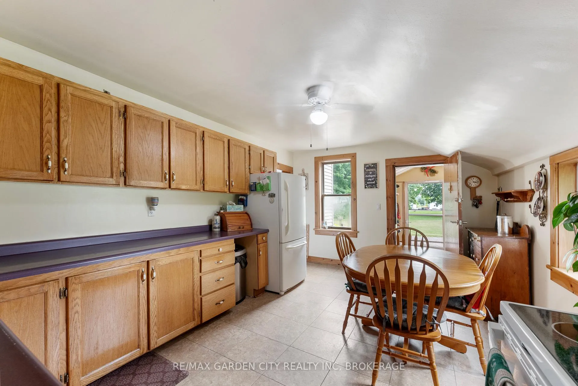 Photo 22 of 5400 North Service Road, Lincoln, Lincoln Lake — HOMEH