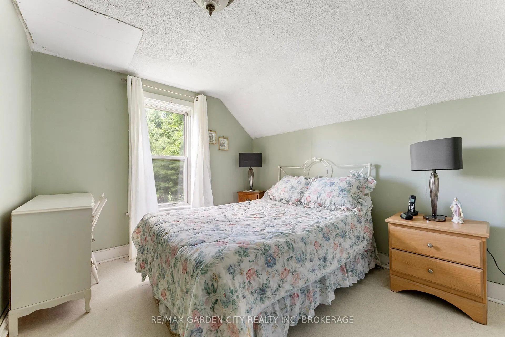 Photo 31 of 5400 North Service Road, Lincoln, Lincoln Lake — HOMEH