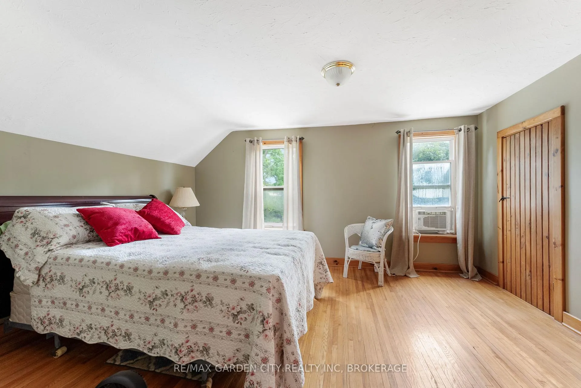 Photo 32 of 5400 North Service Road, Lincoln, Lincoln Lake — HOMEH