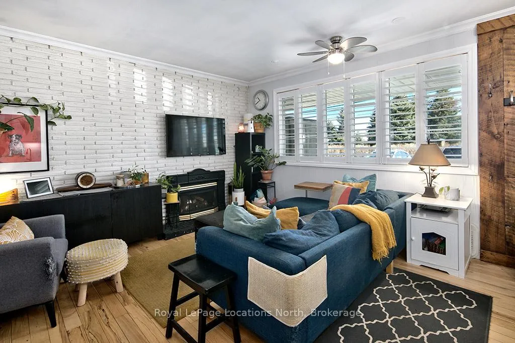 Photo 4 of Unit 3, 209528 26 Highway, Blue Mountains — HOMEH